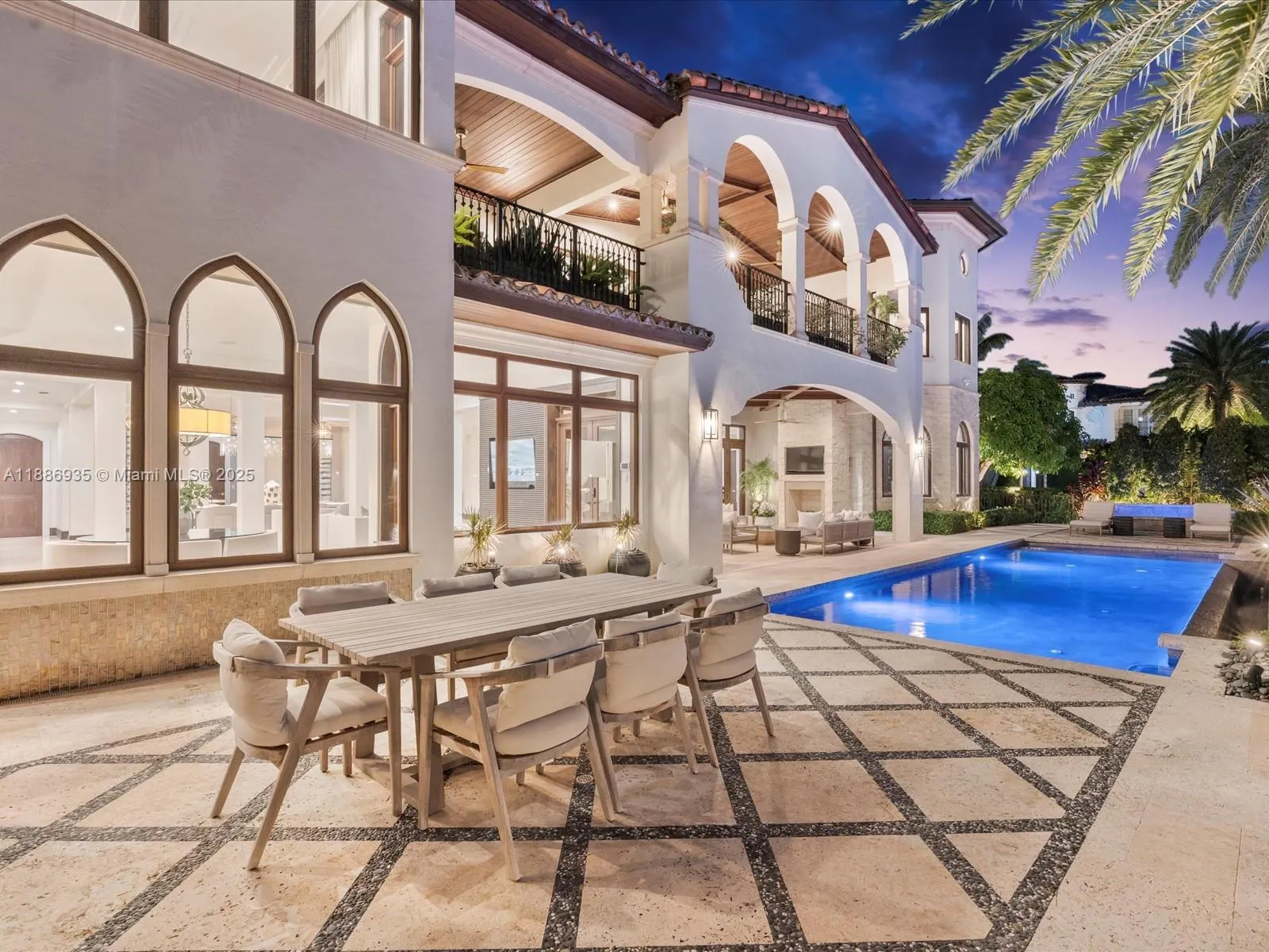 821 Solar Isle Dr