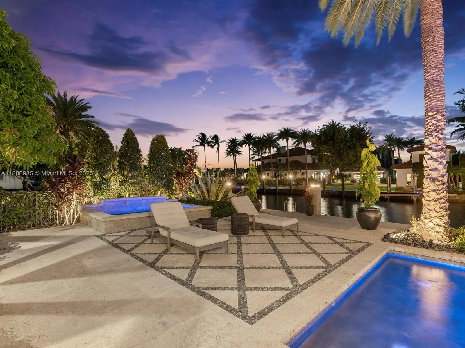 821 Solar Isle Dr