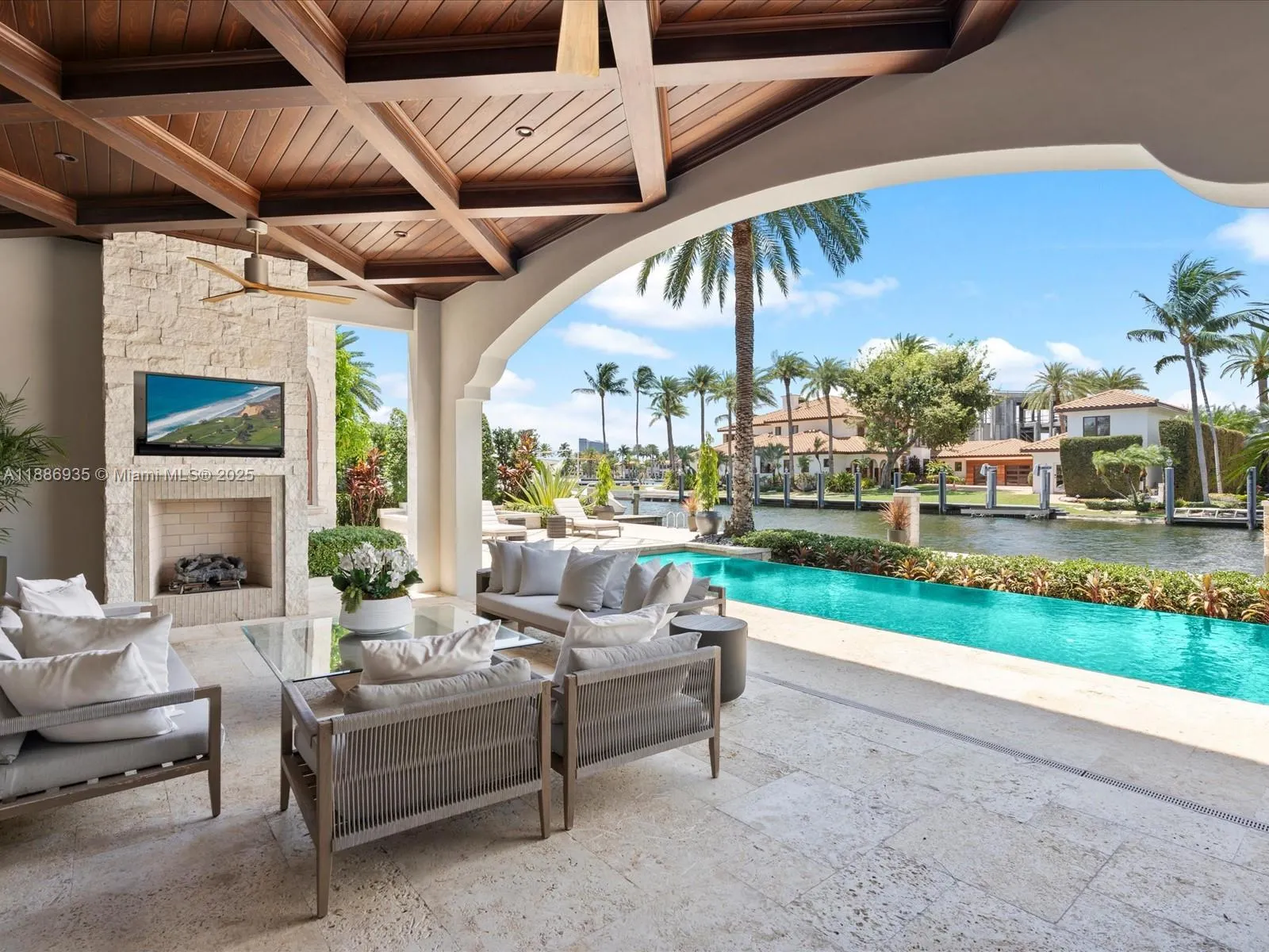 821 Solar Isle Dr