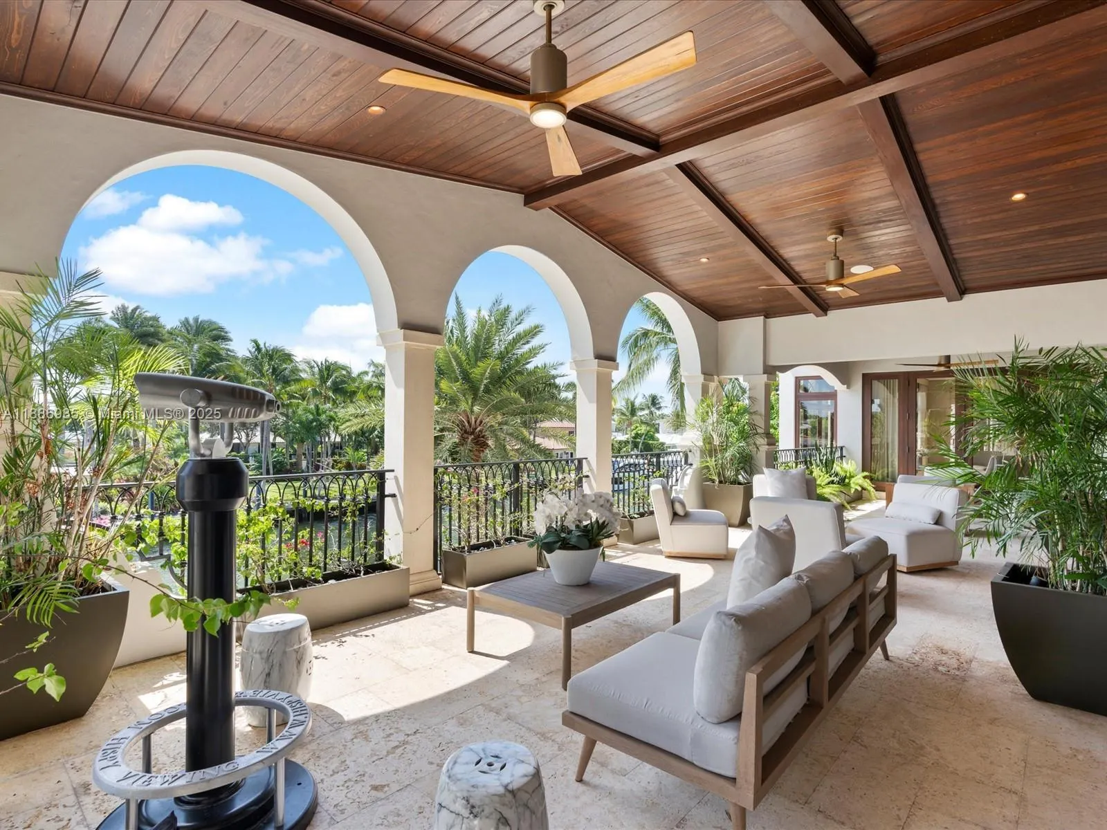 821 Solar Isle Dr