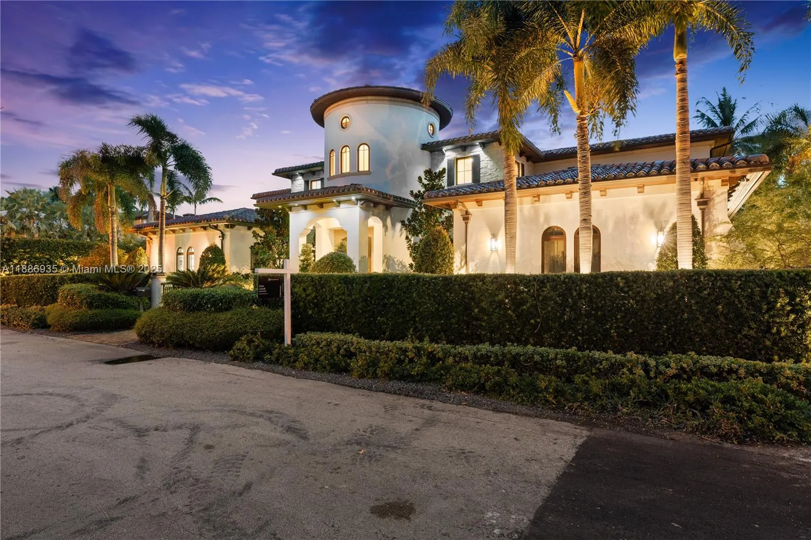 821 Solar Isle Dr