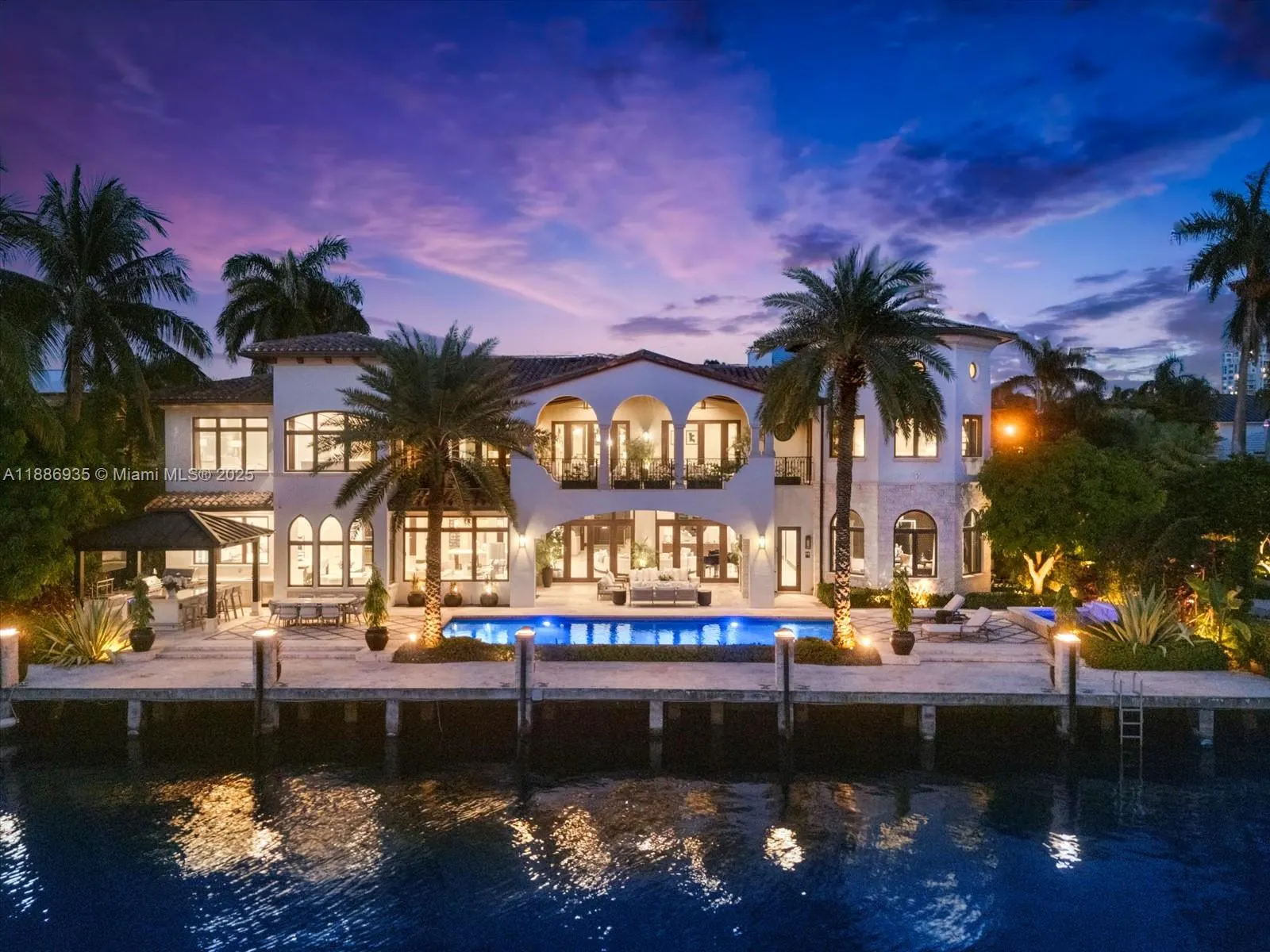 821 Solar Isle Dr