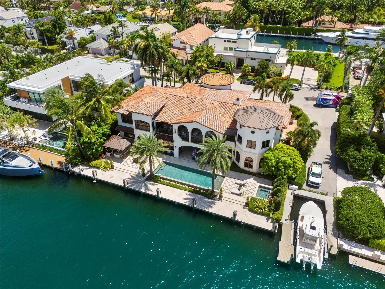 821 Solar Isle Dr