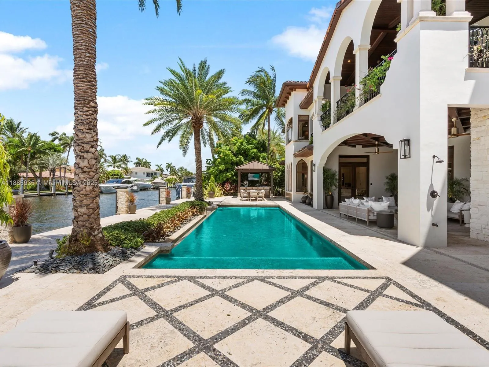 821 Solar Isle Dr