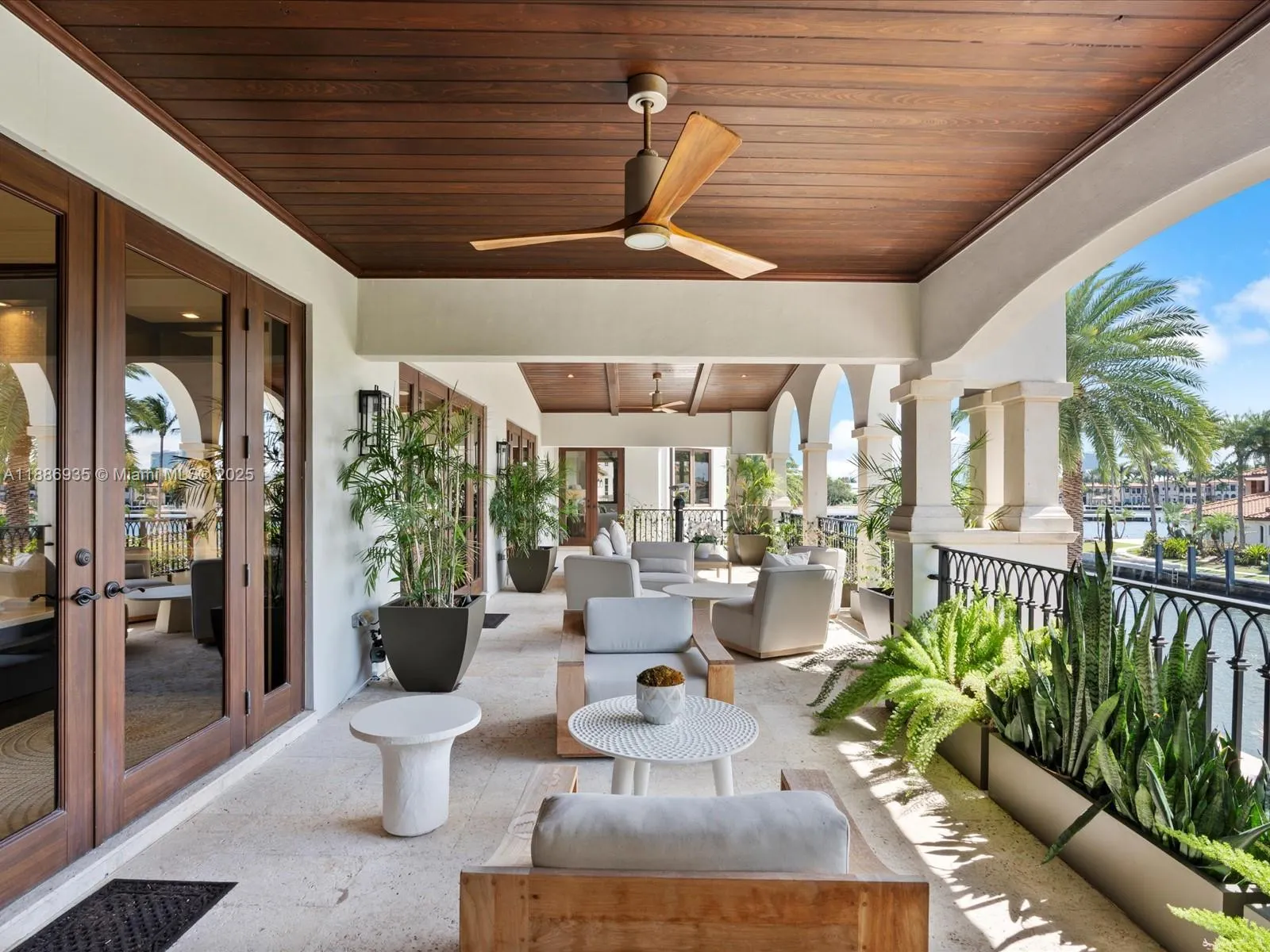 821 Solar Isle Dr