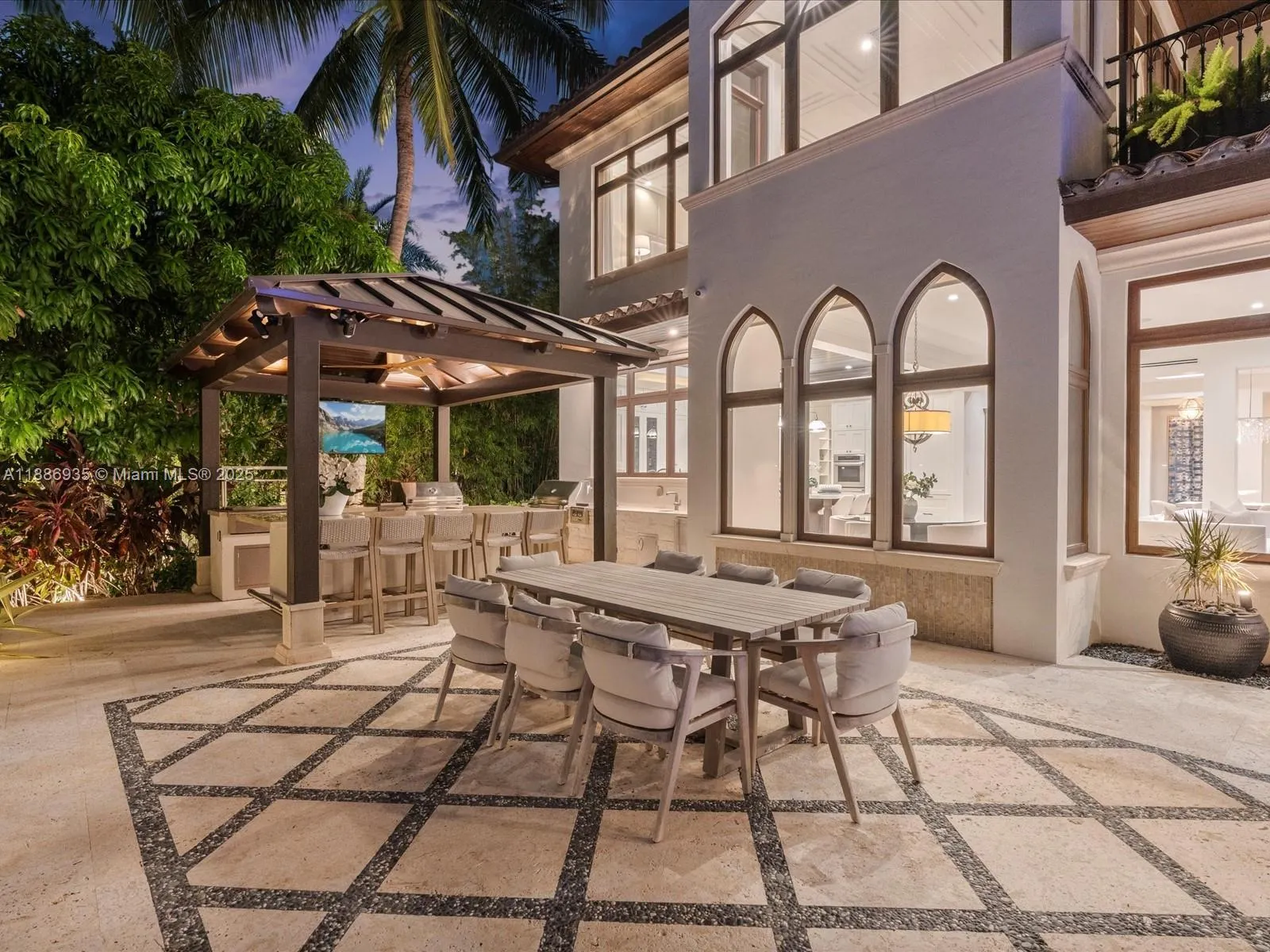 821 Solar Isle Dr