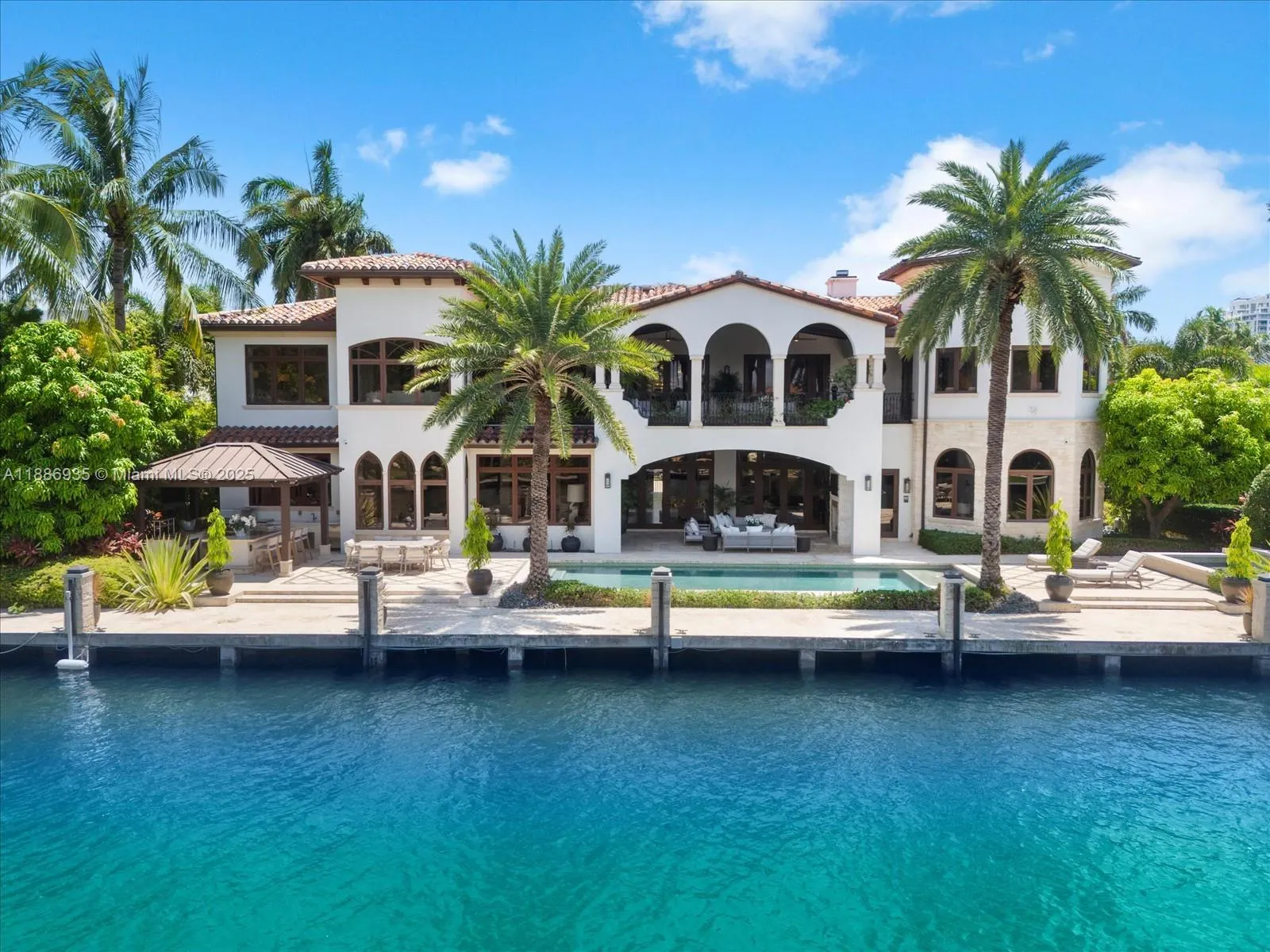 821 Solar Isle Dr