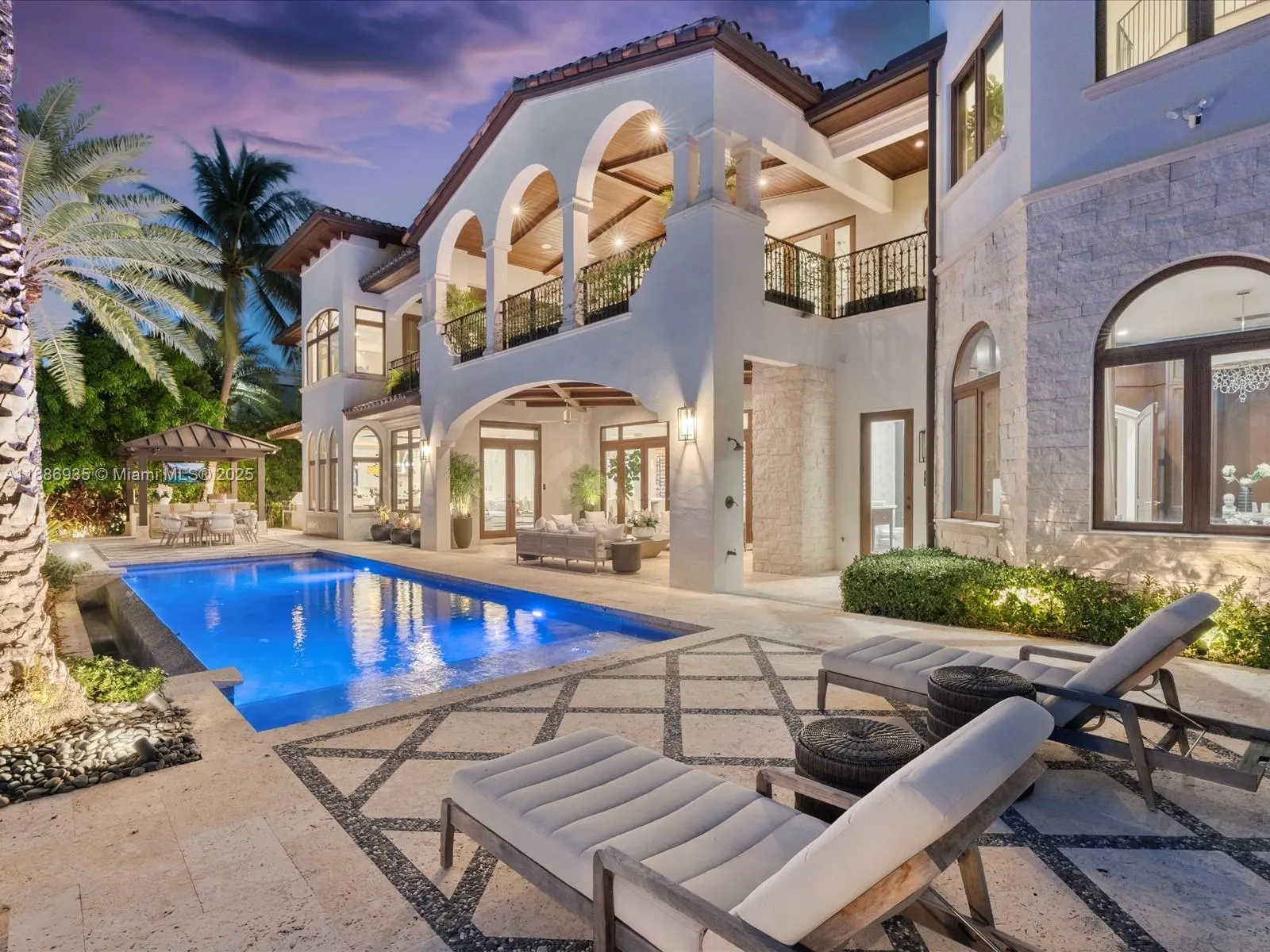821 Solar Isle Dr