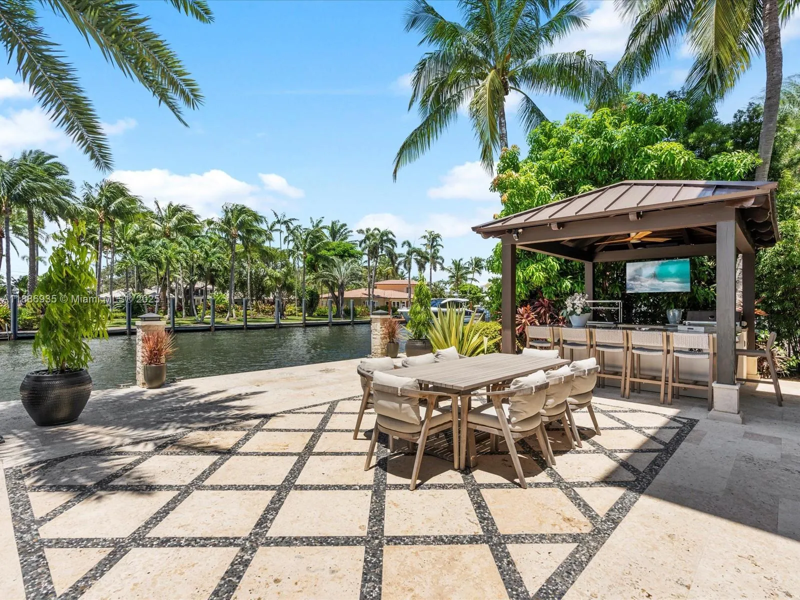 821 Solar Isle Dr