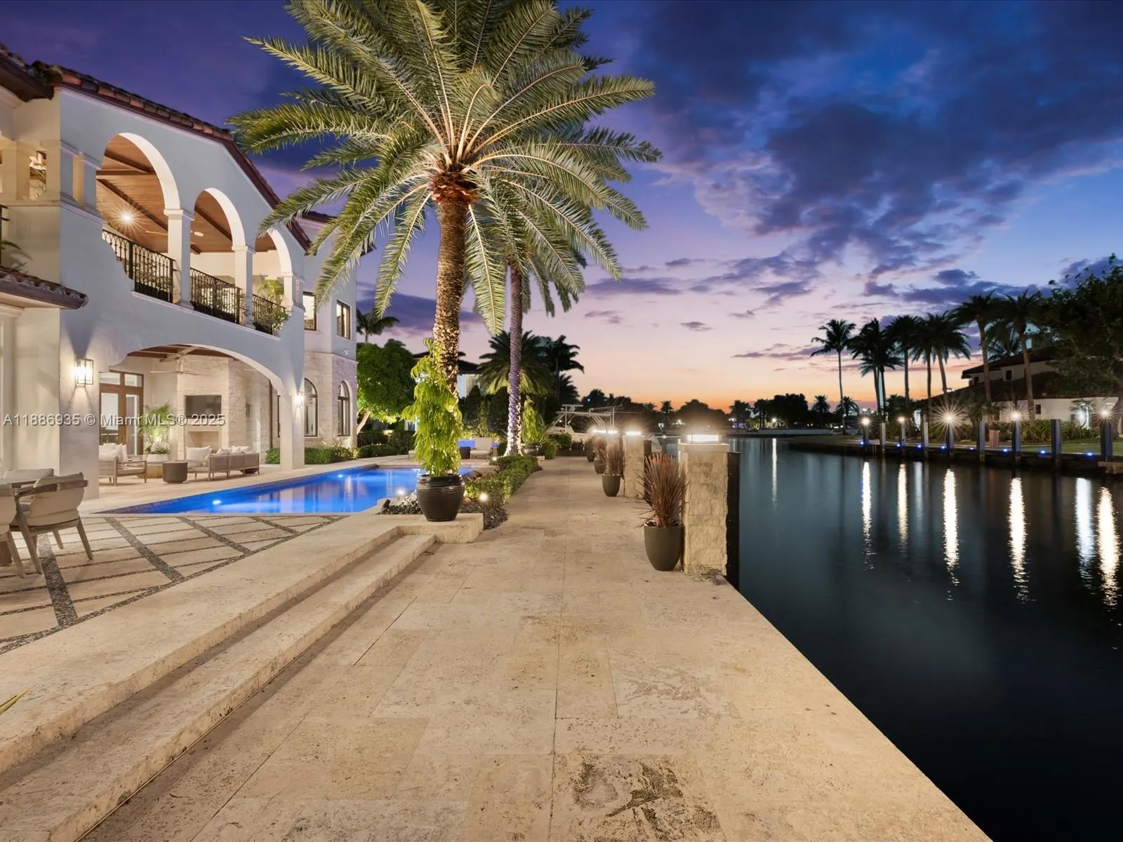 821 Solar Isle Dr