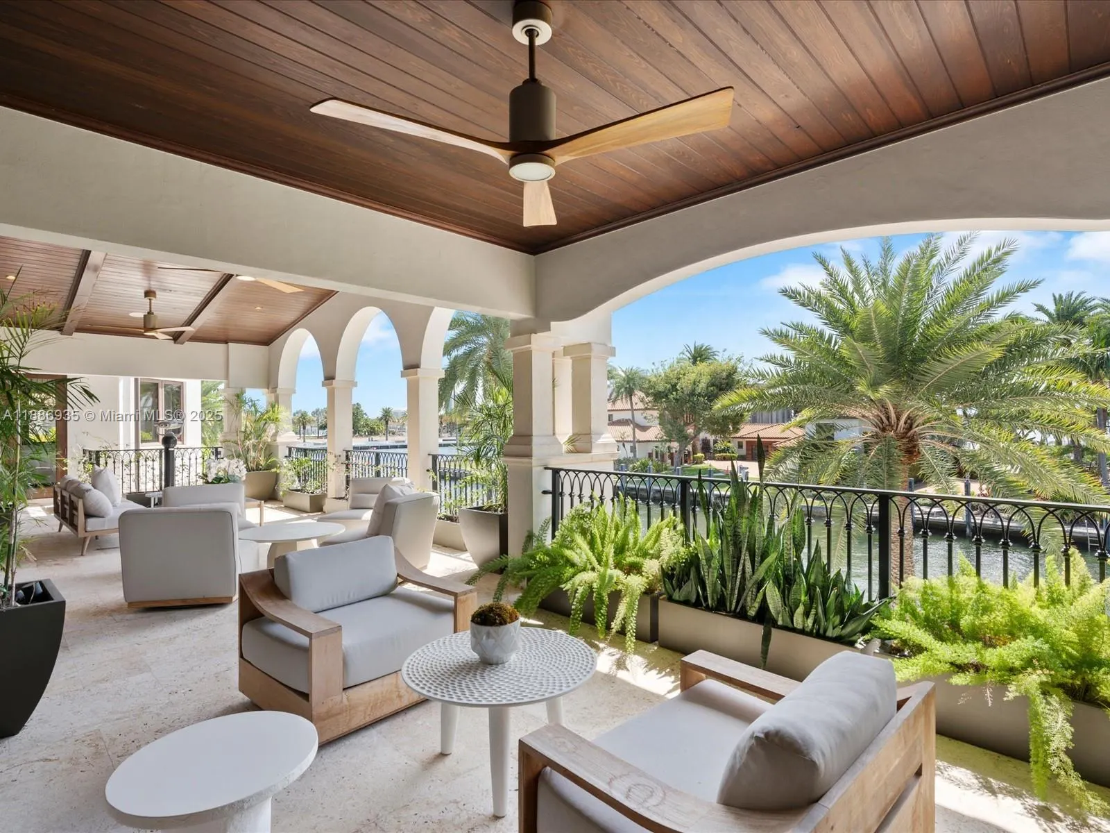 821 Solar Isle Dr