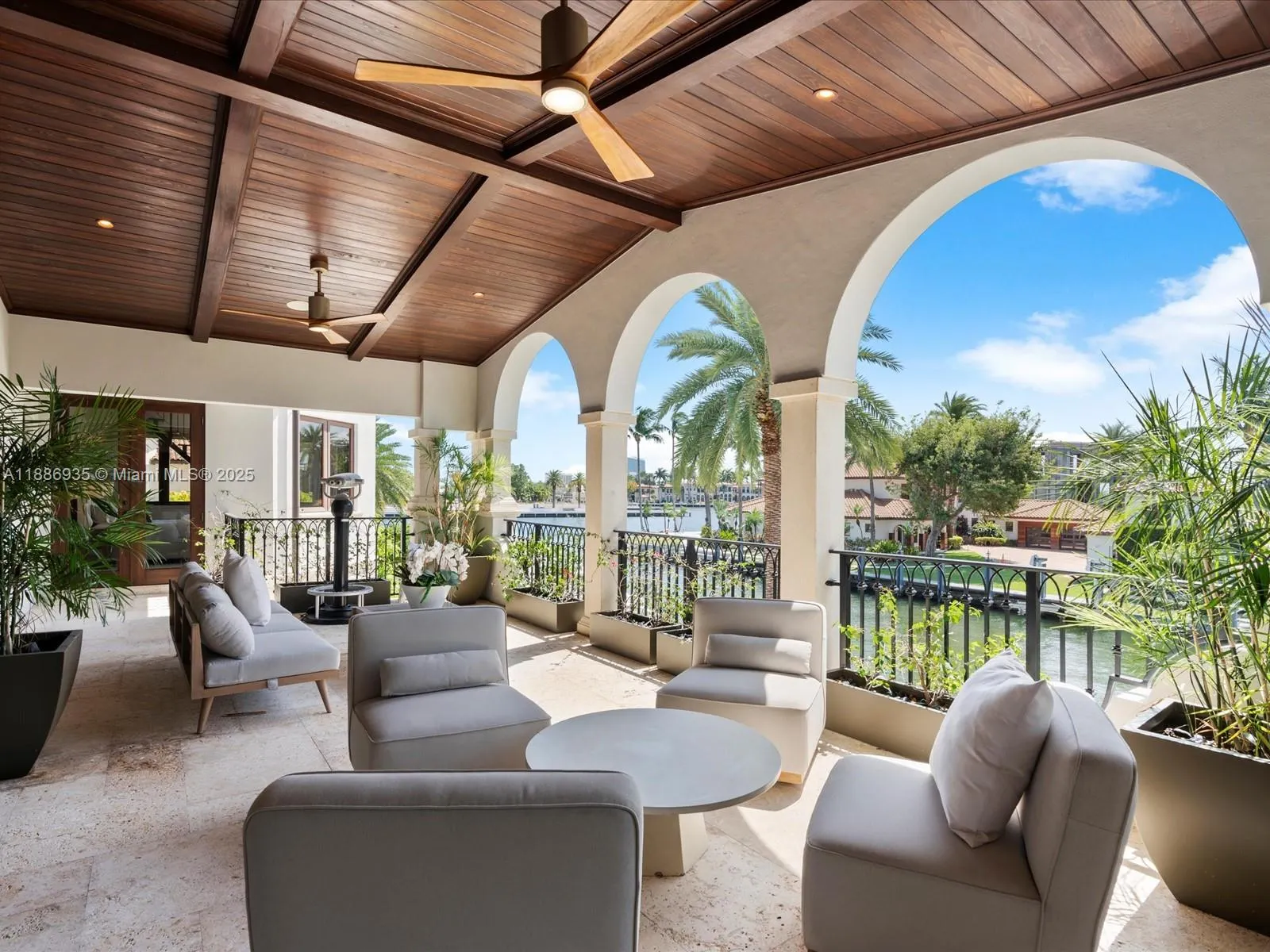 821 Solar Isle Dr