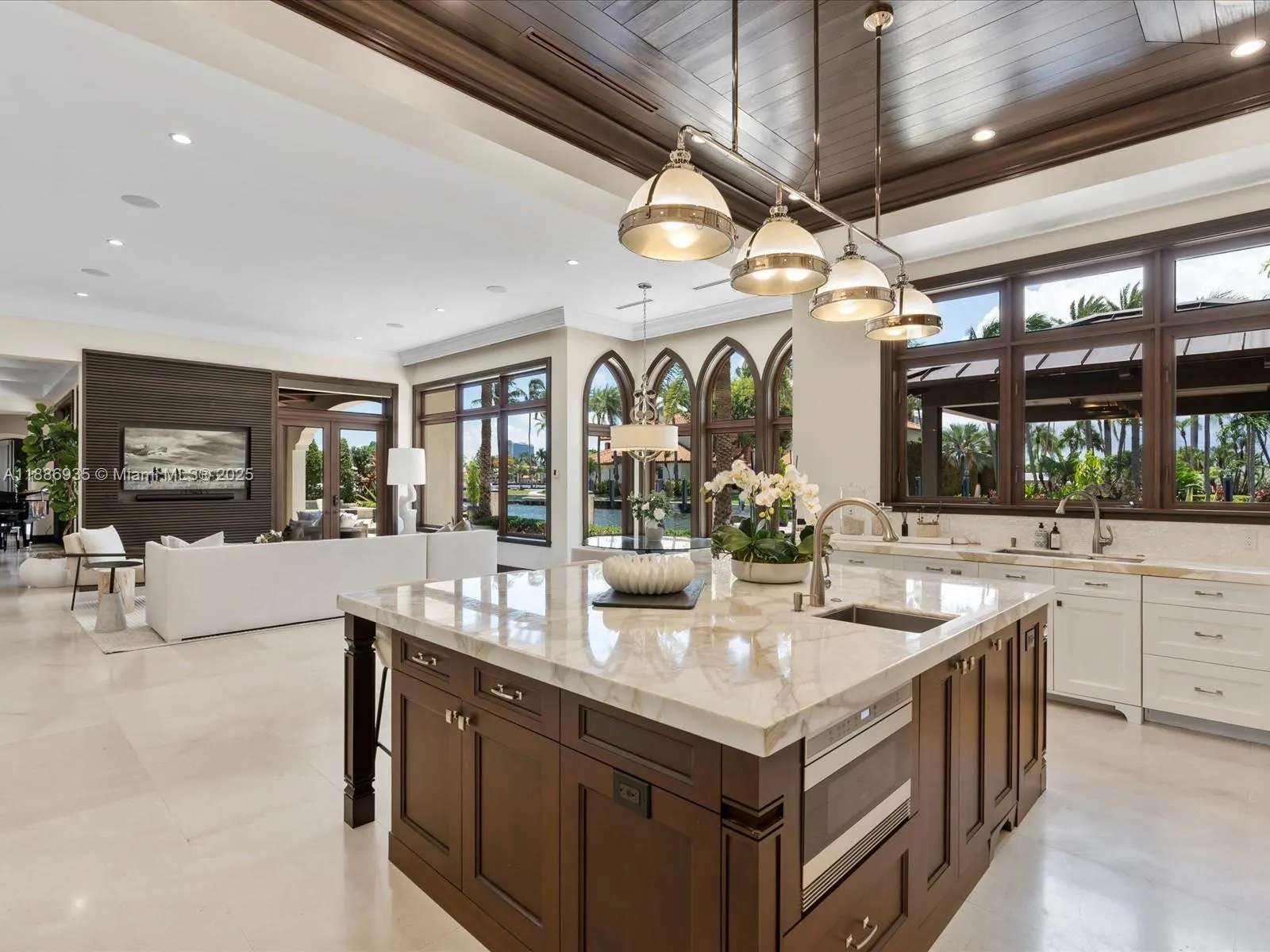 821 Solar Isle Dr