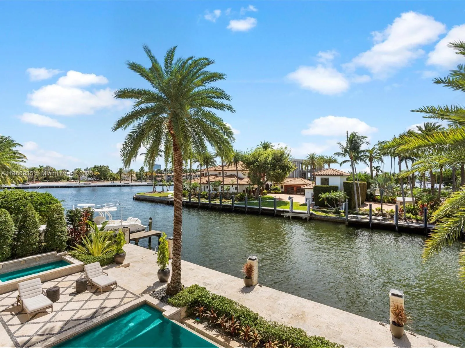 821 Solar Isle Dr