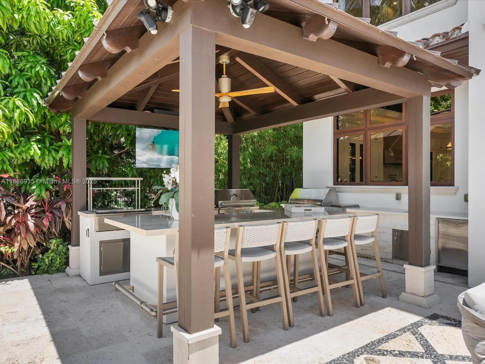 821 Solar Isle Dr