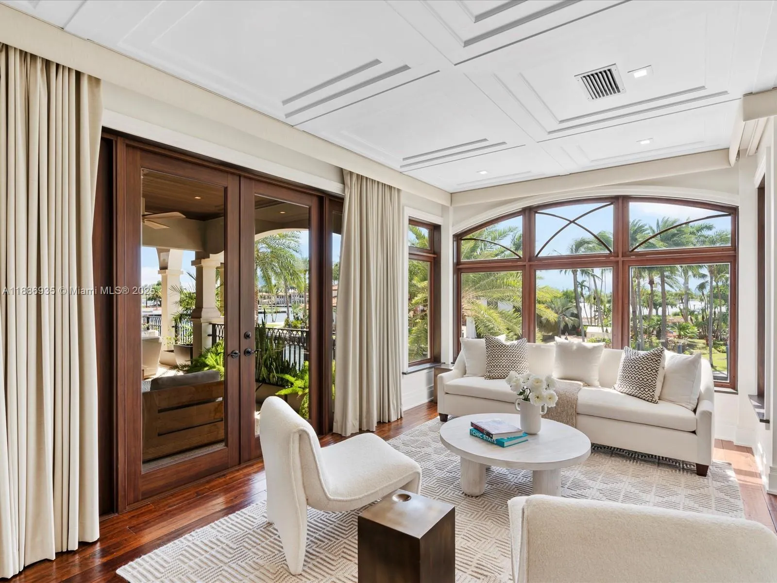 821 Solar Isle Dr