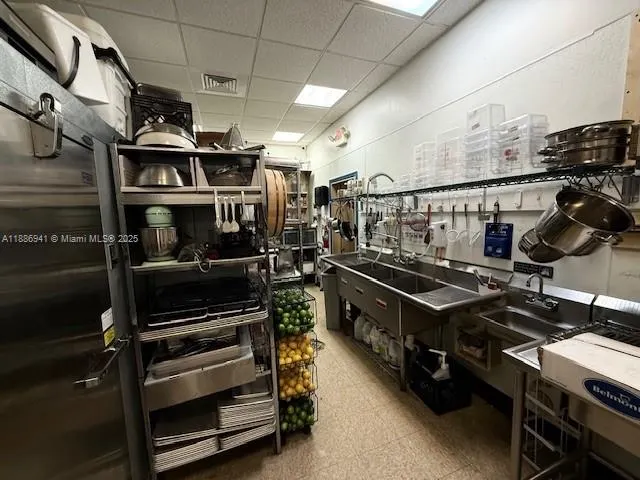 10728 NW 74TH ST RESTAURANT