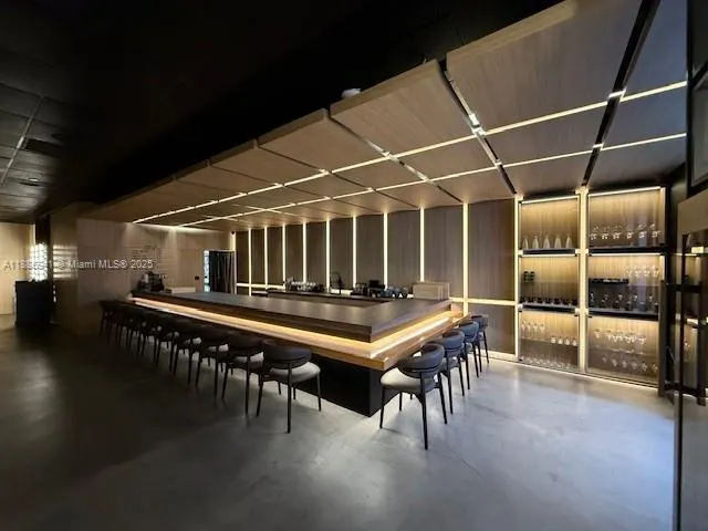 10728 NW 74TH ST RESTAURANT