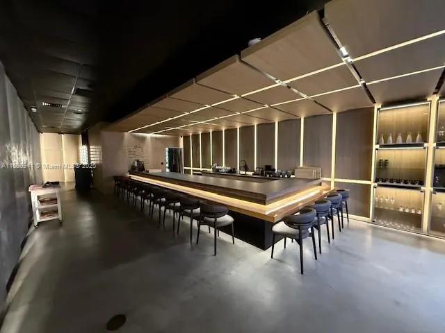 10728 NW 74TH ST RESTAURANT