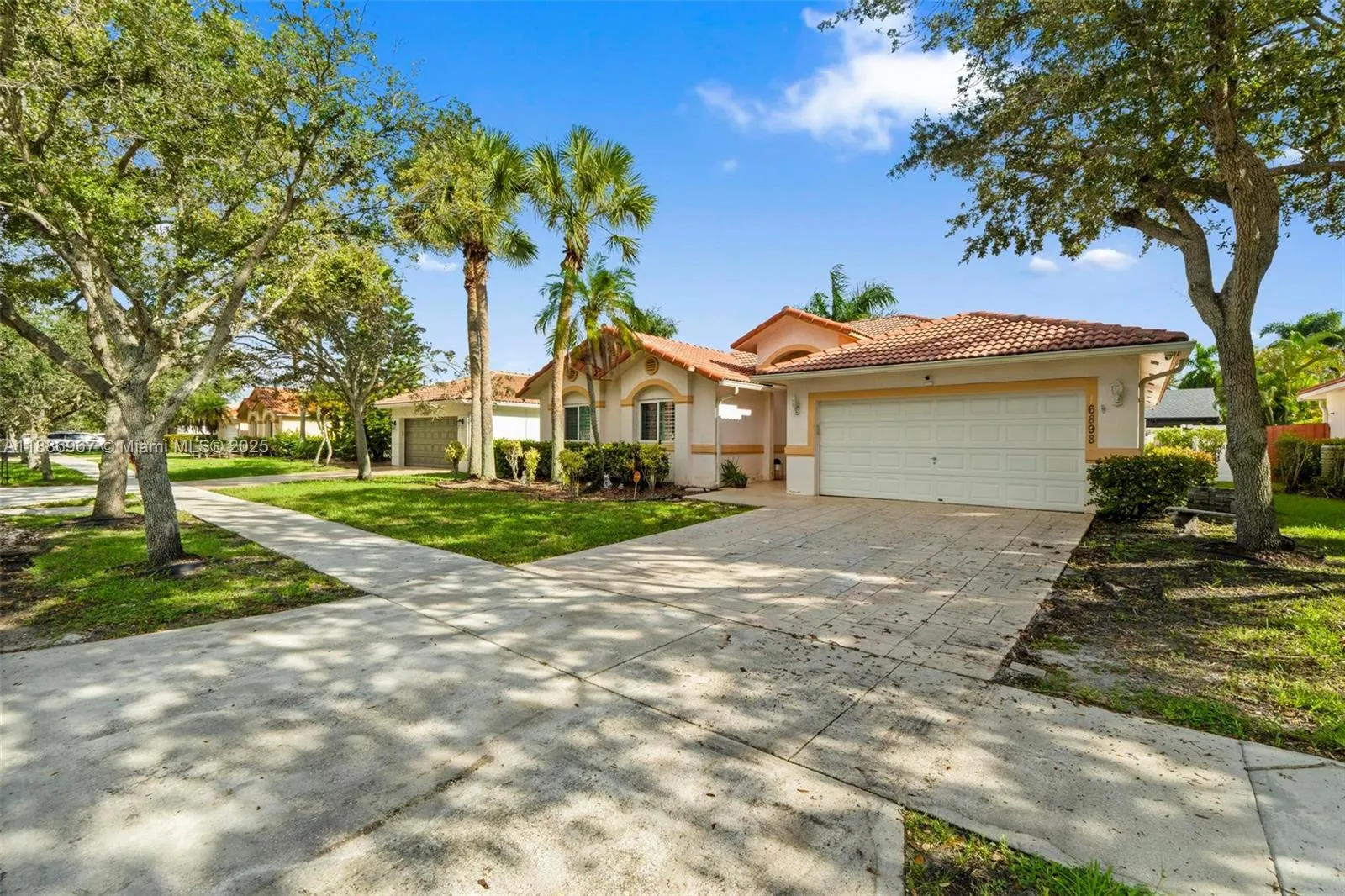 16898 Crestview Ln