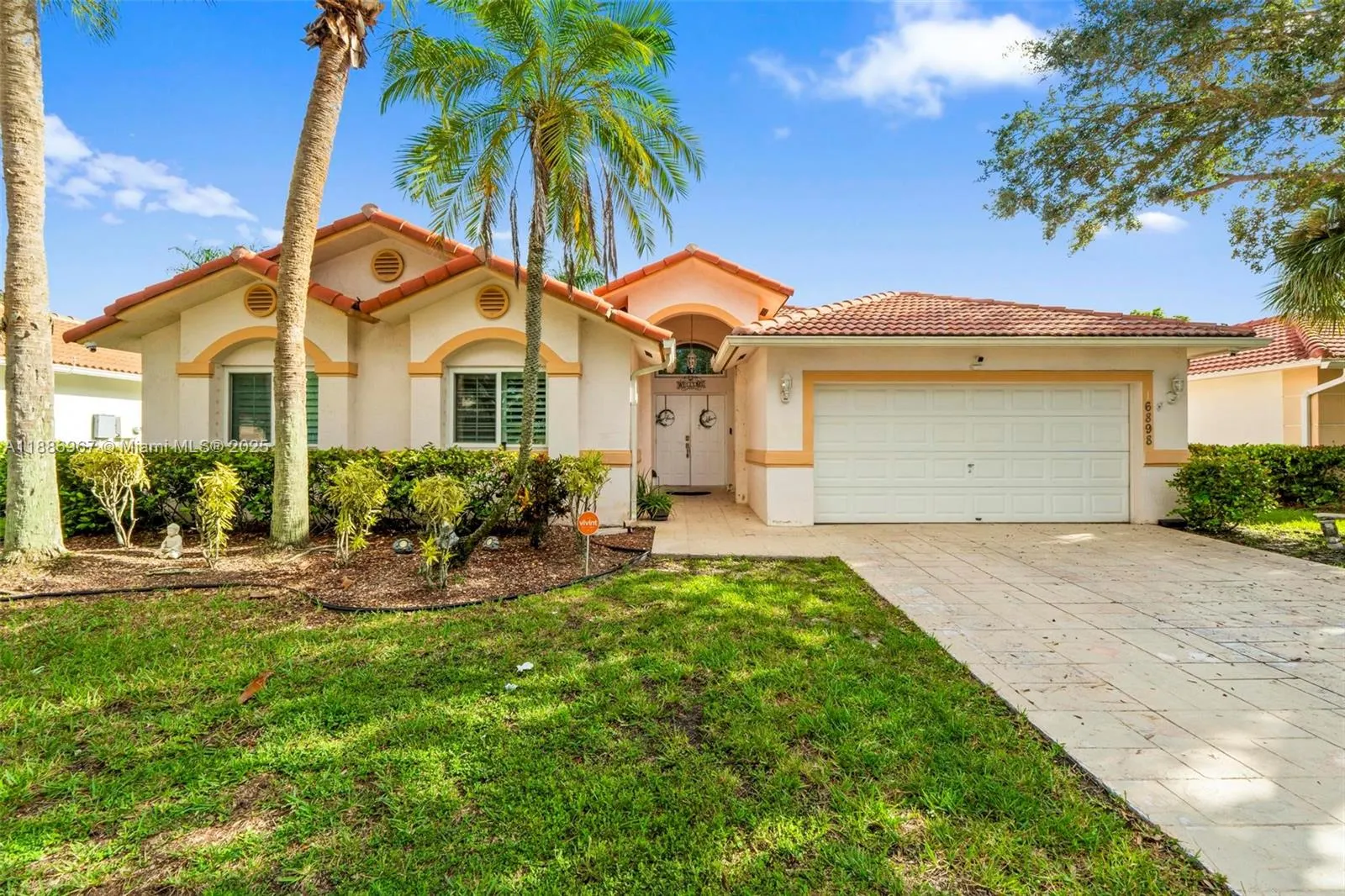 16898 Crestview Ln