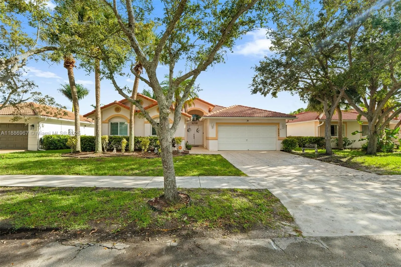 16898 Crestview Ln