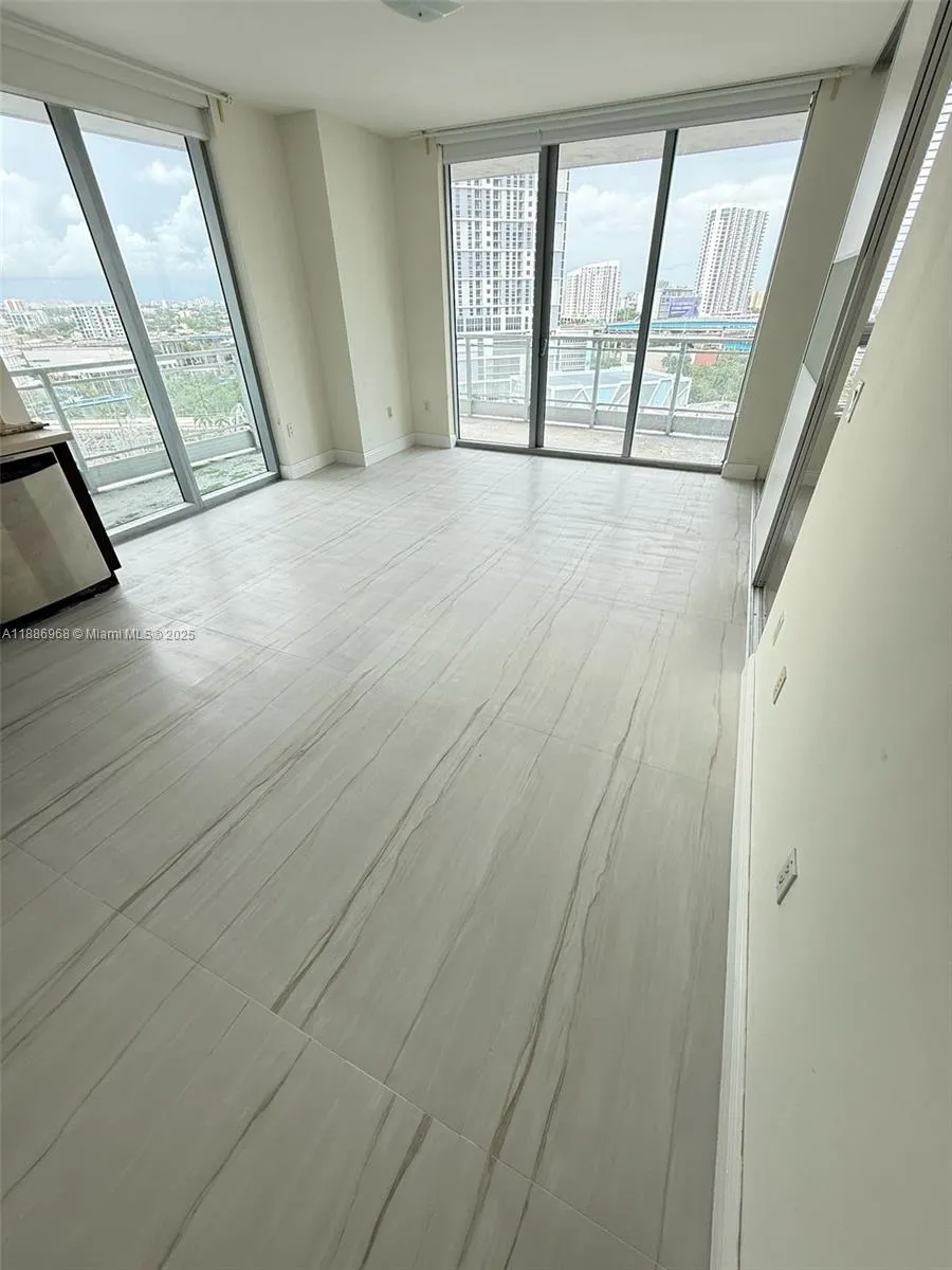 90 SW 3rd St, #1412