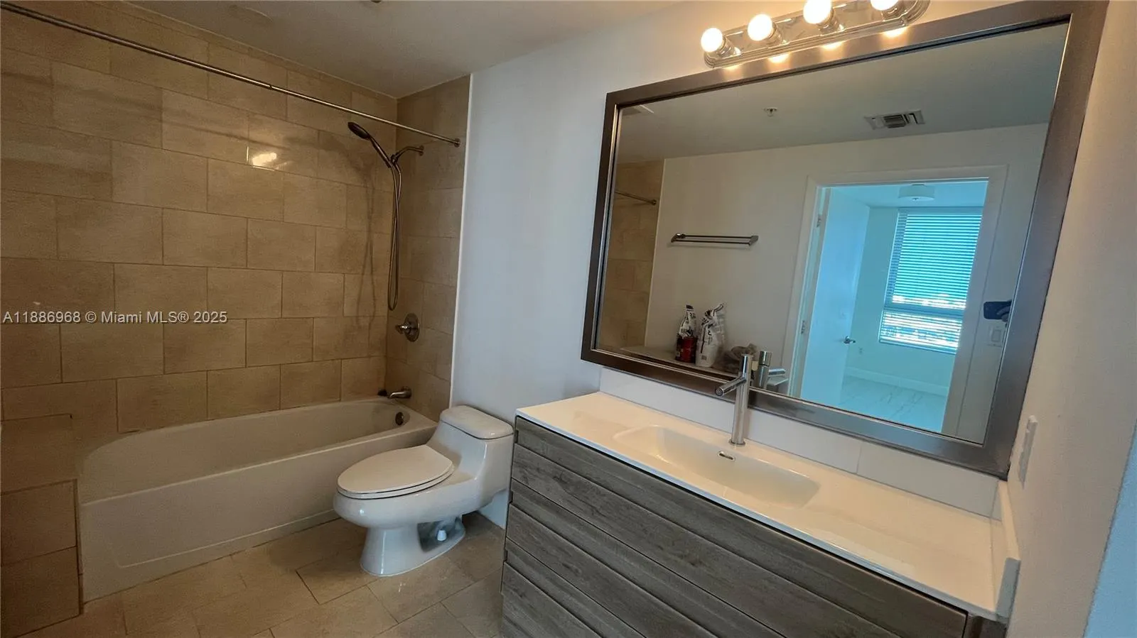 90 SW 3rd St, #1412