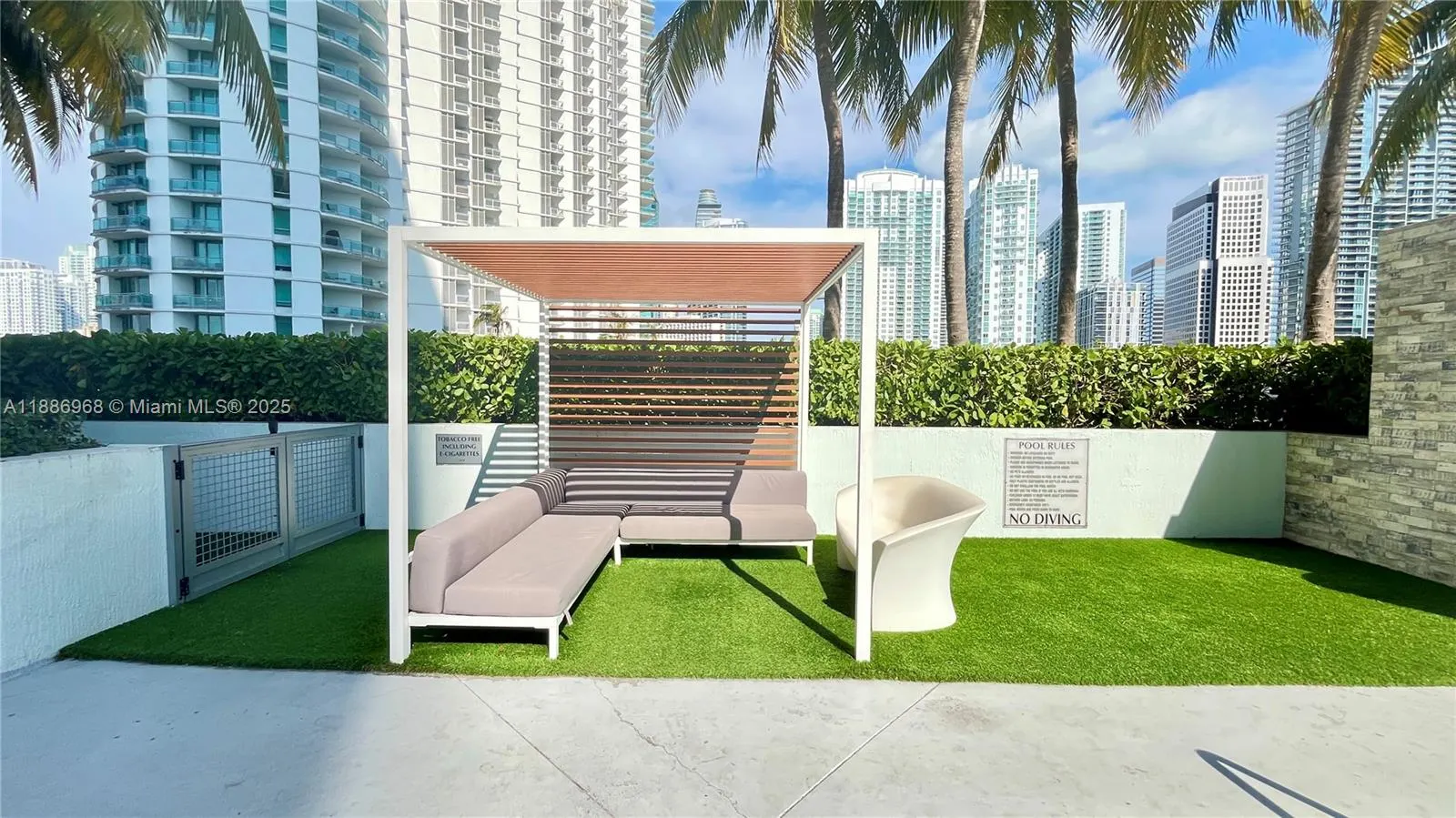 90 SW 3rd St, #1412