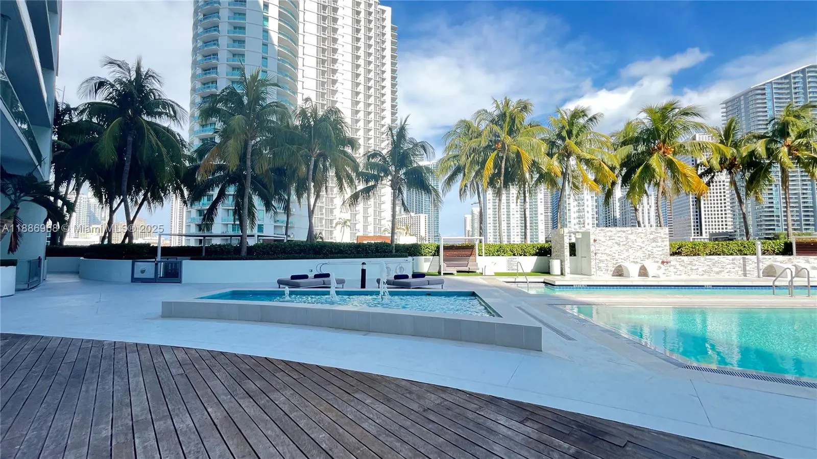90 SW 3rd St, #1412