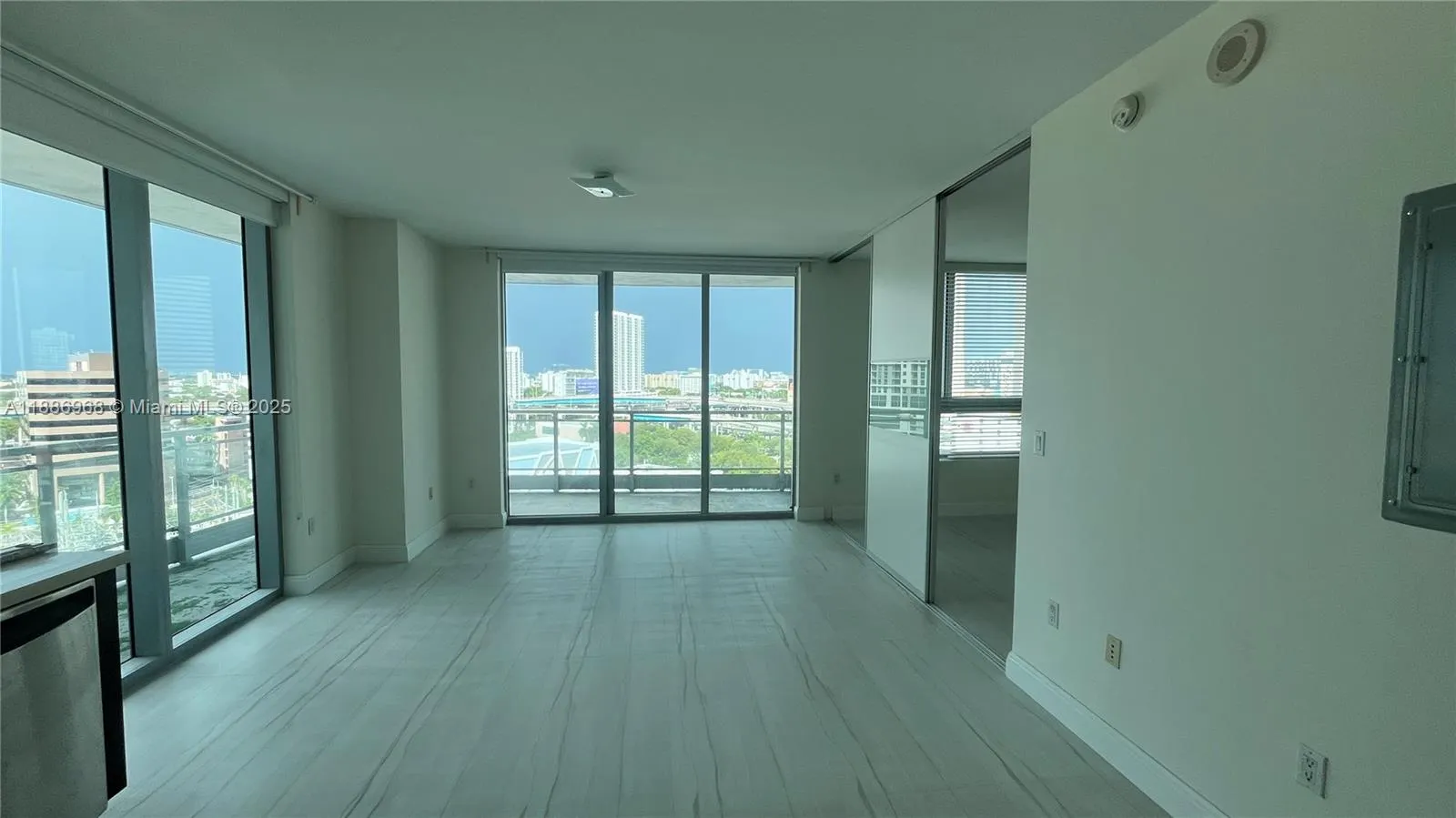 90 SW 3rd St, #1412
