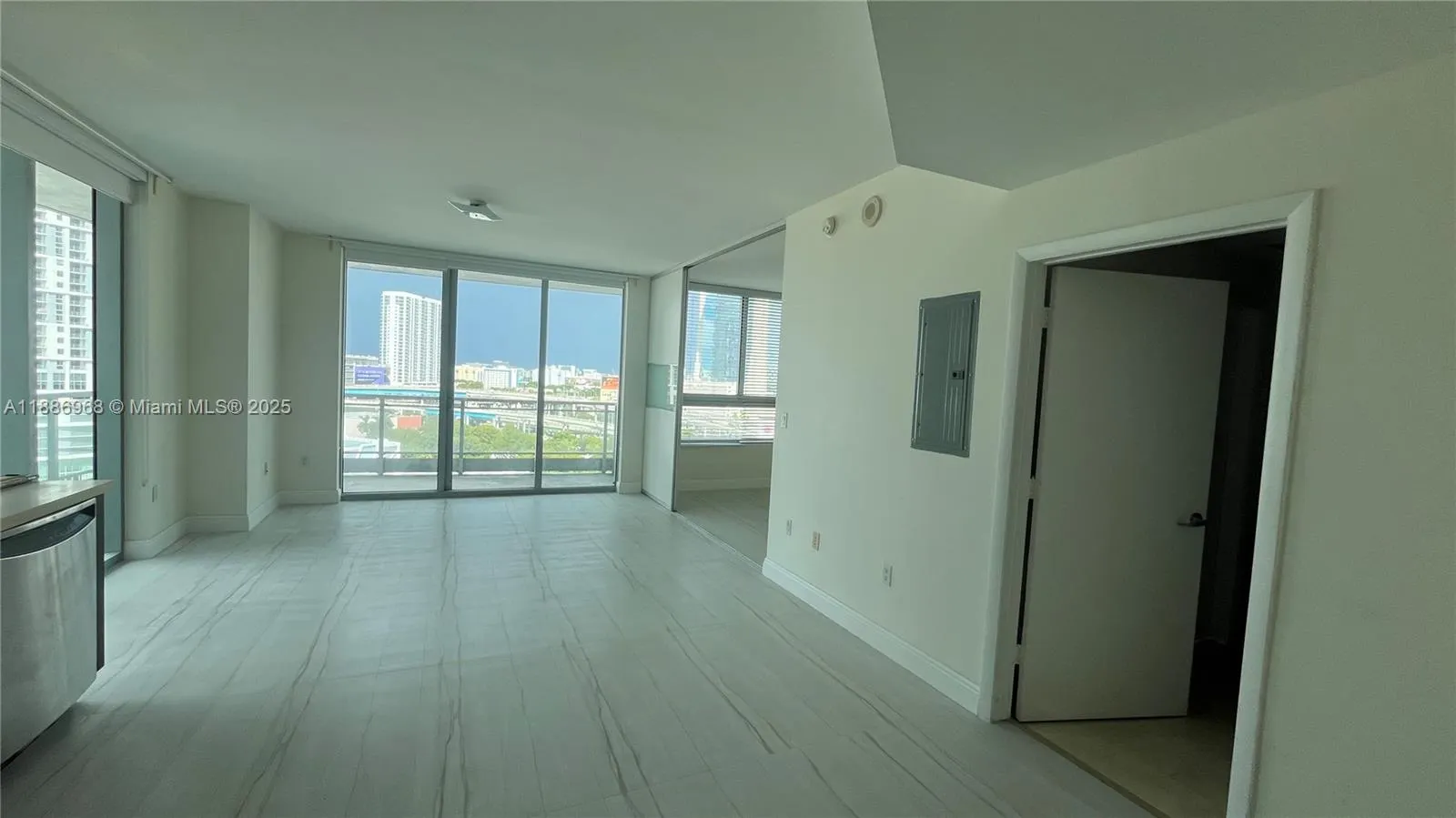 90 SW 3rd St, #1412