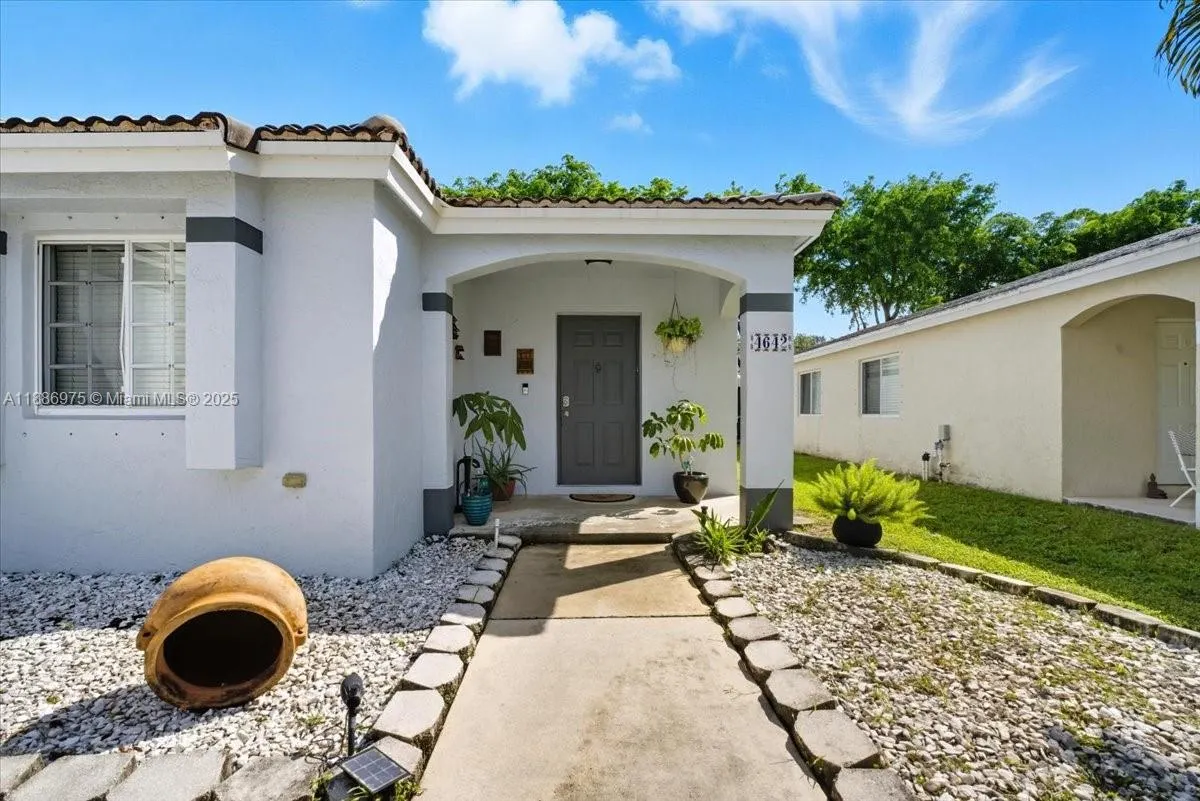4642 SW 12th Ct