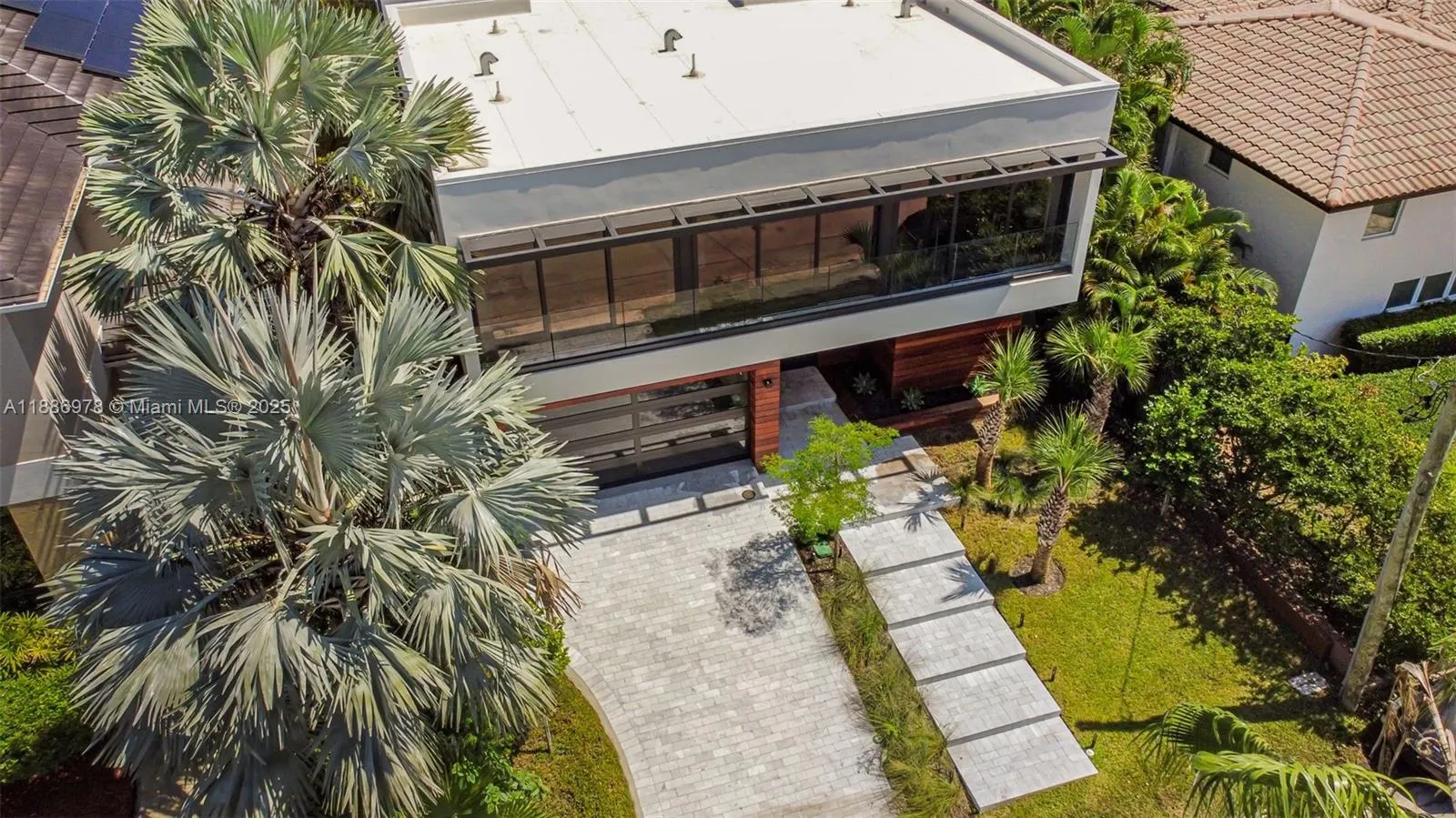 620 Solar Isle Dr