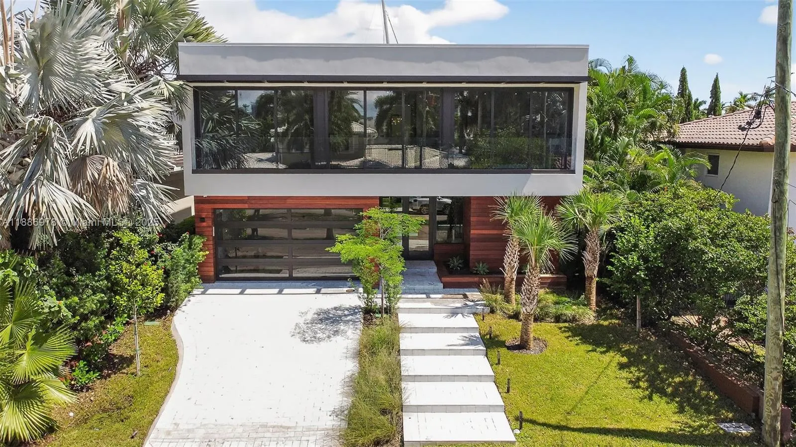 620 Solar Isle Dr