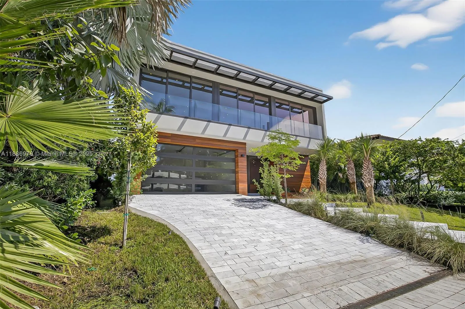 620 Solar Isle Dr