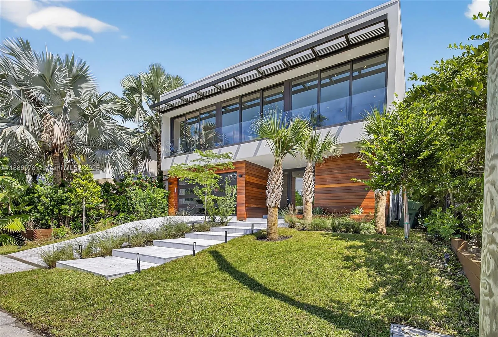 620 Solar Isle Dr