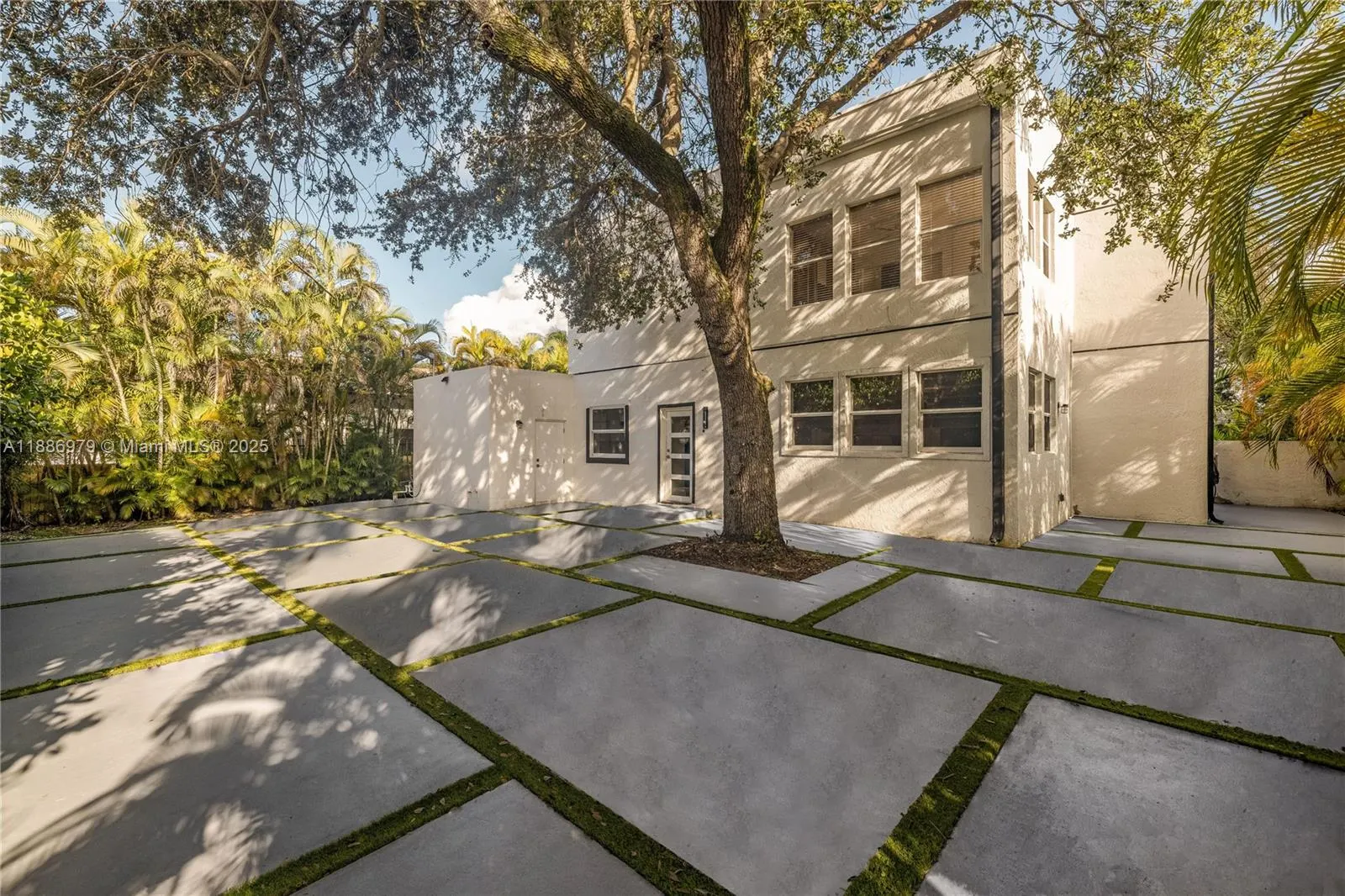 920 NE 99 St