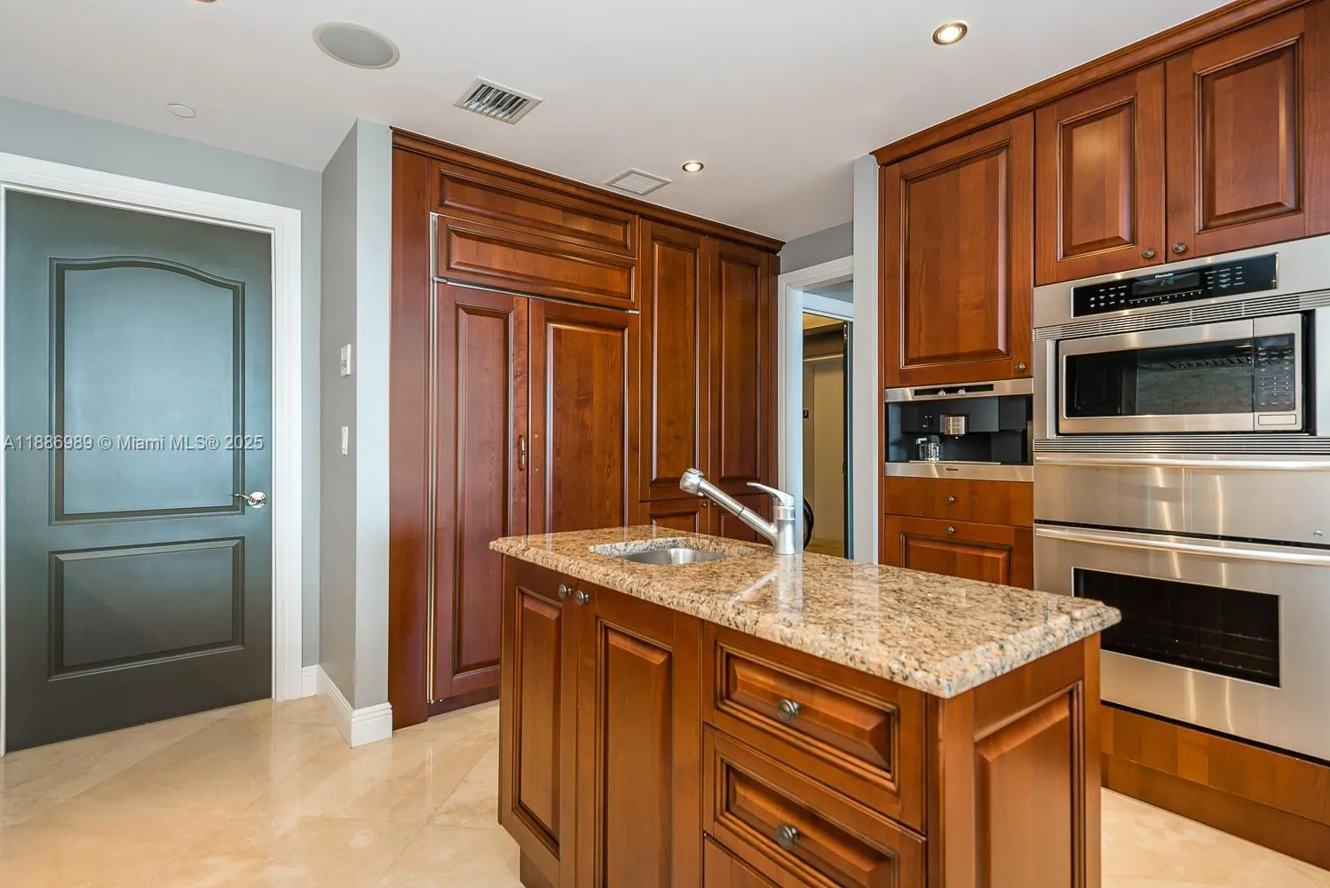 3501 N Ocean Dr, #7C