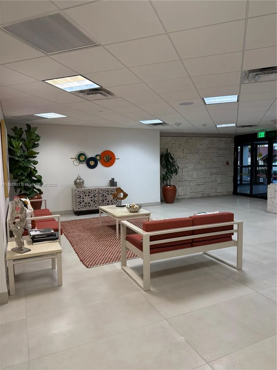 2555 Collins Ave, #2112