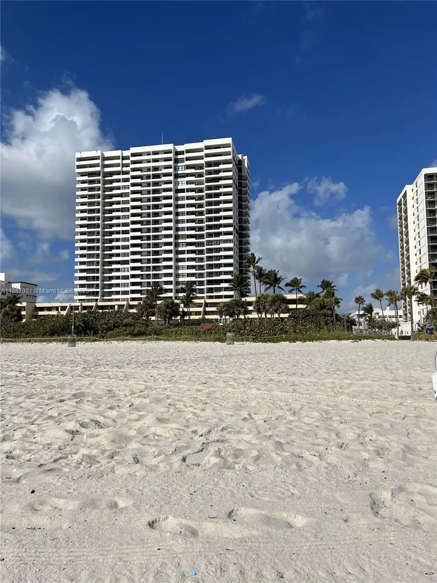 2555 Collins Ave, #2112