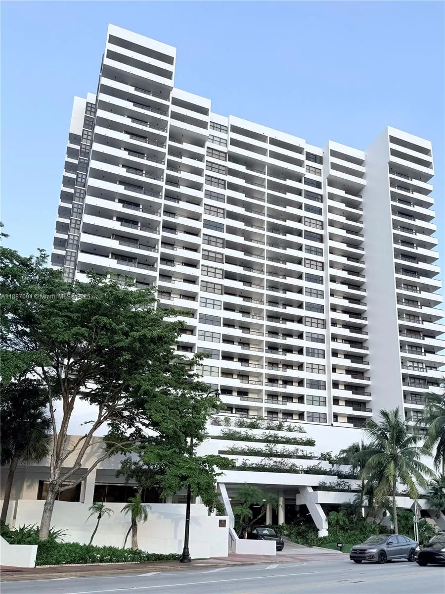 2555 Collins Ave, #2112