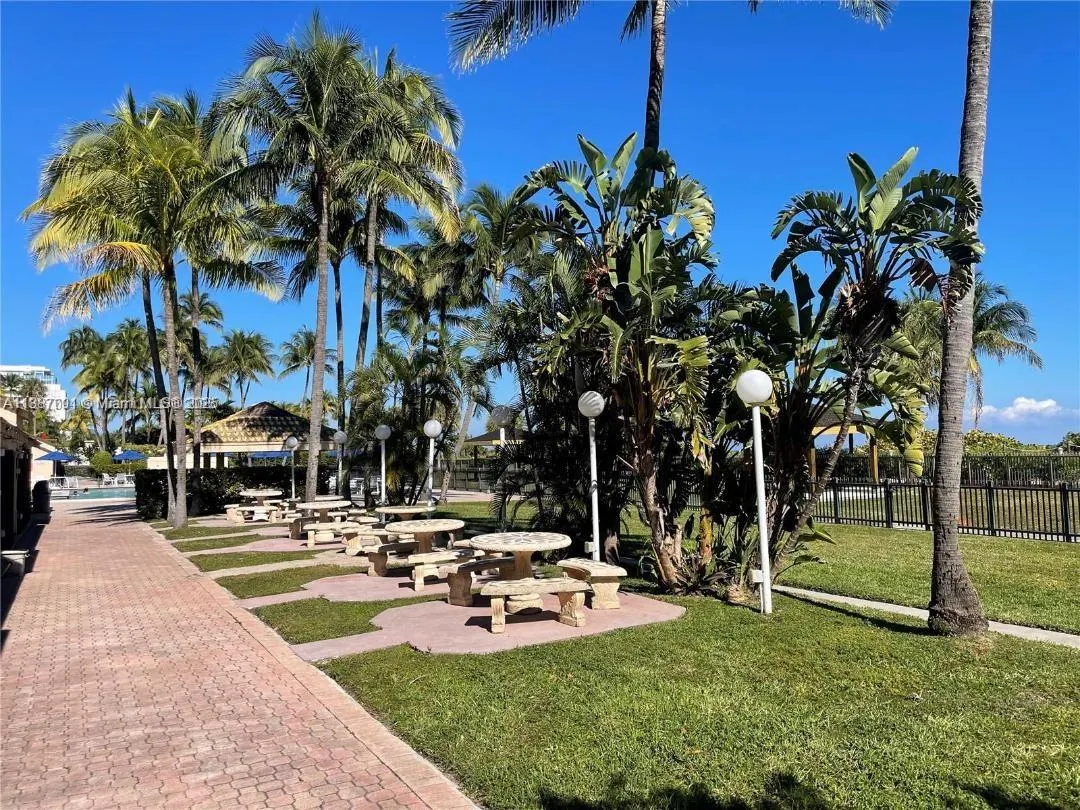 2555 Collins Ave, #2112