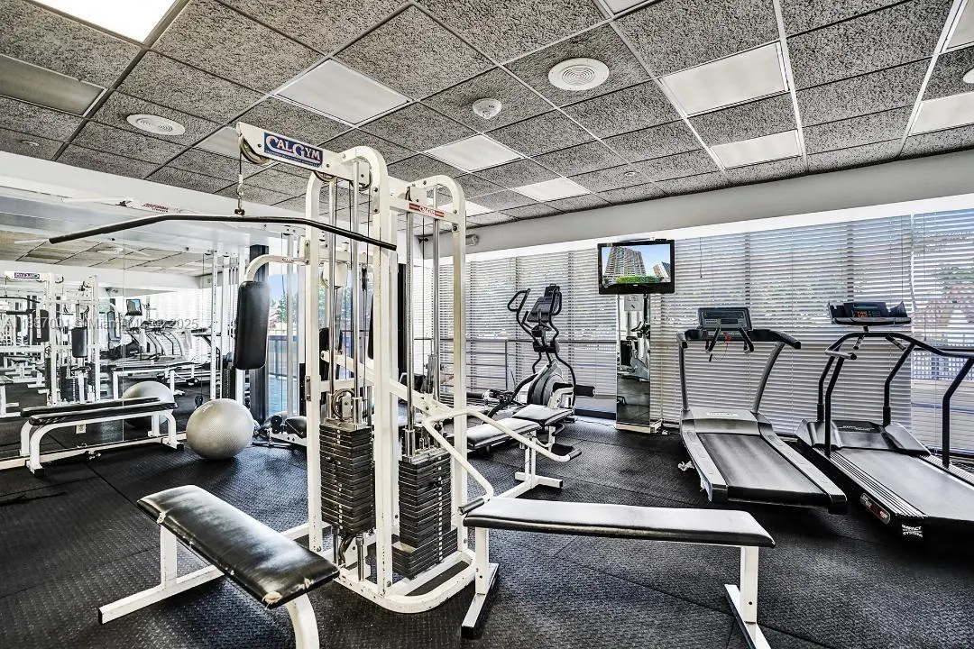 2555 Collins Ave, #2112