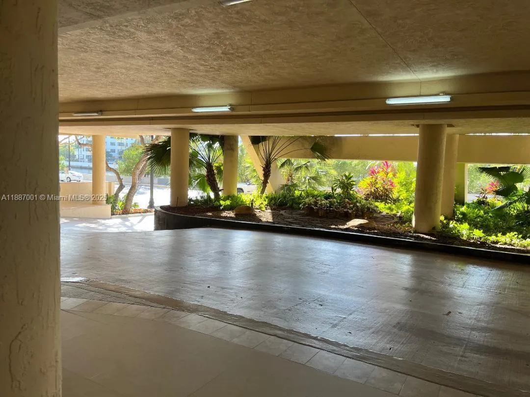 2555 Collins Ave, #2112