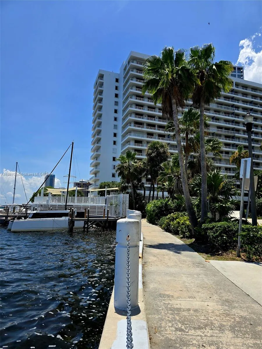 200 SE 15th Rd, #6B
