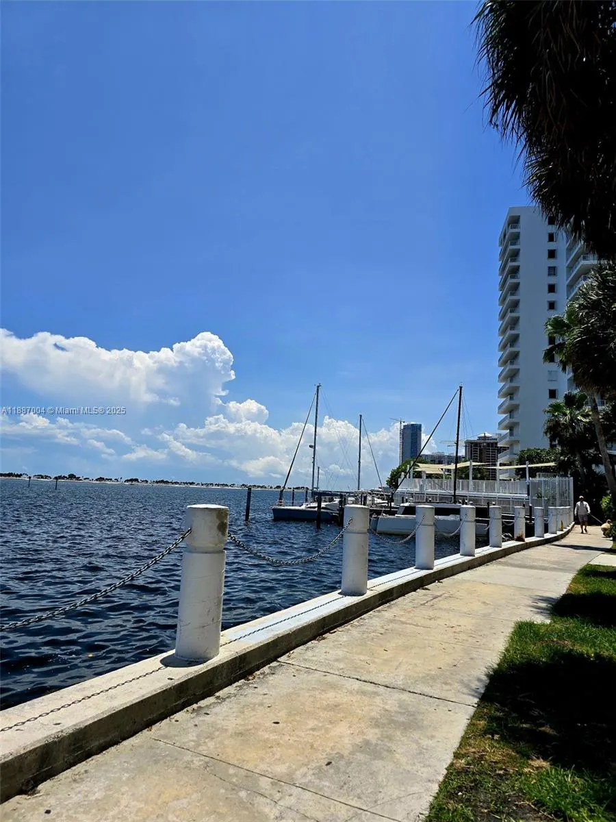 200 SE 15th Rd, #6B