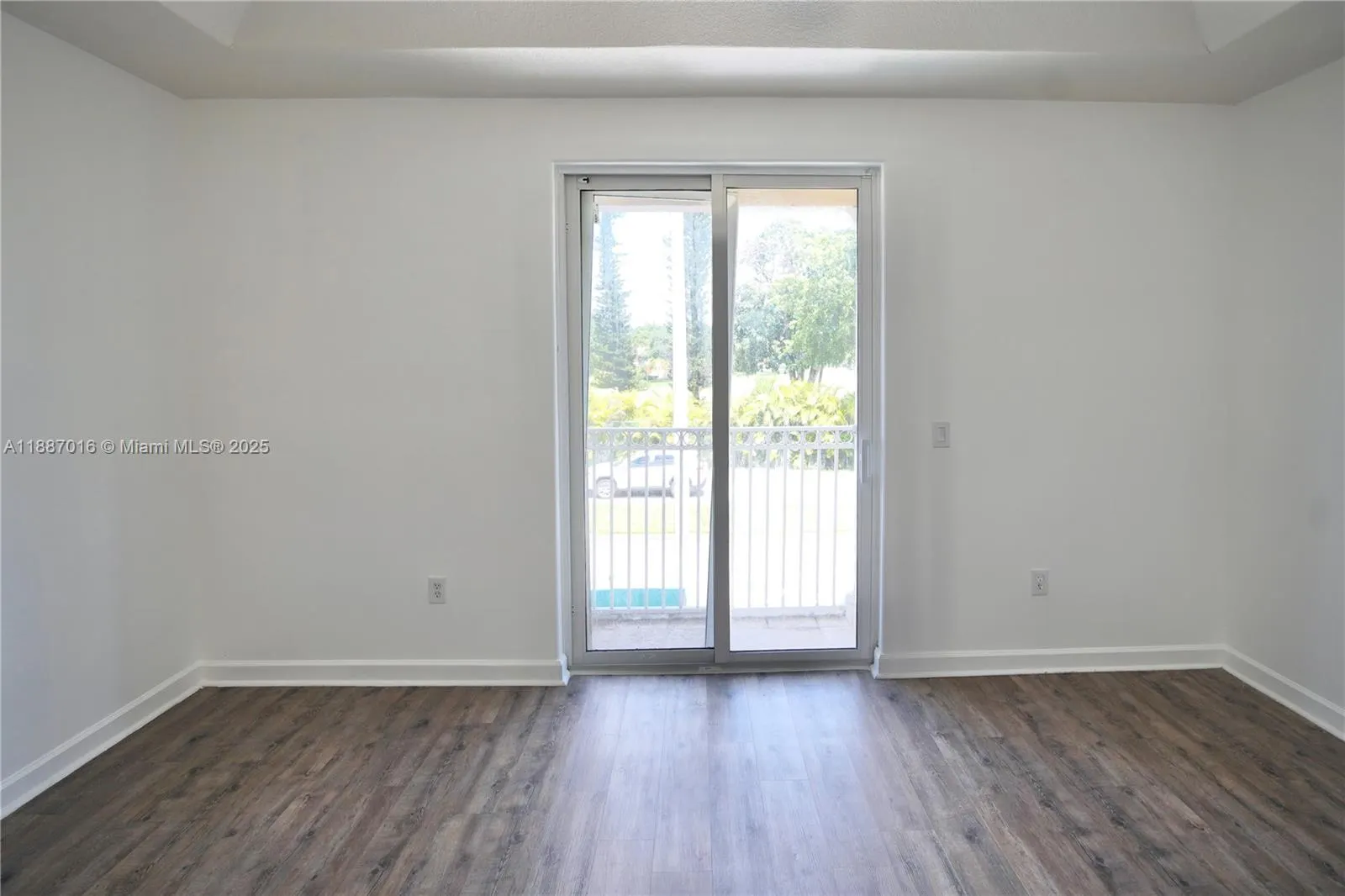 10181 NW 32nd Ter