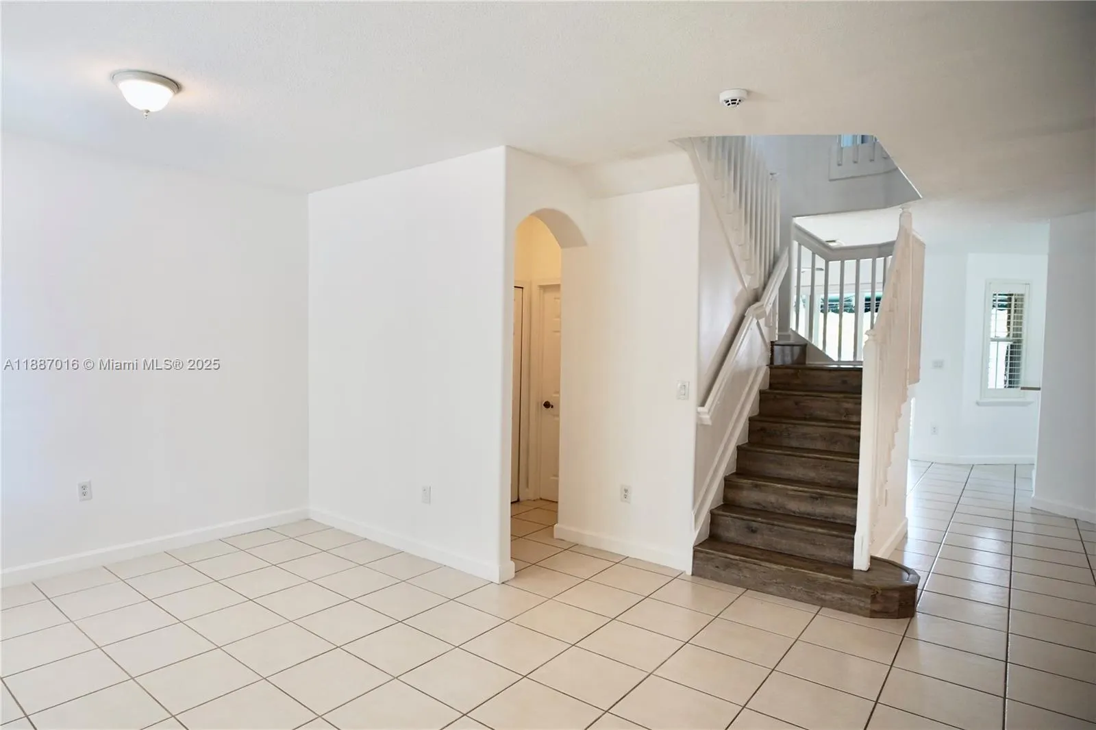 10181 NW 32nd Ter