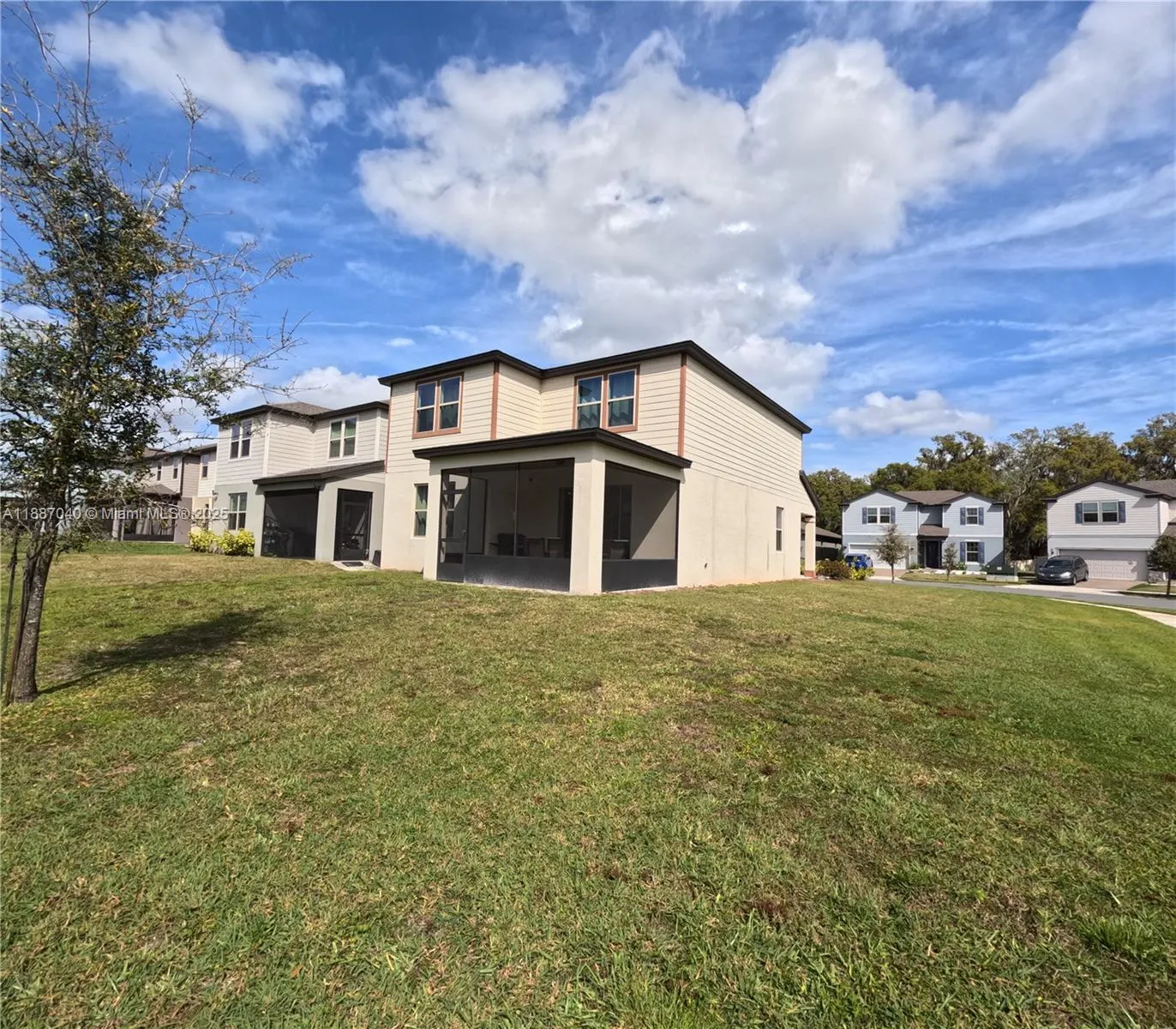 2647 E Lake Point Dr